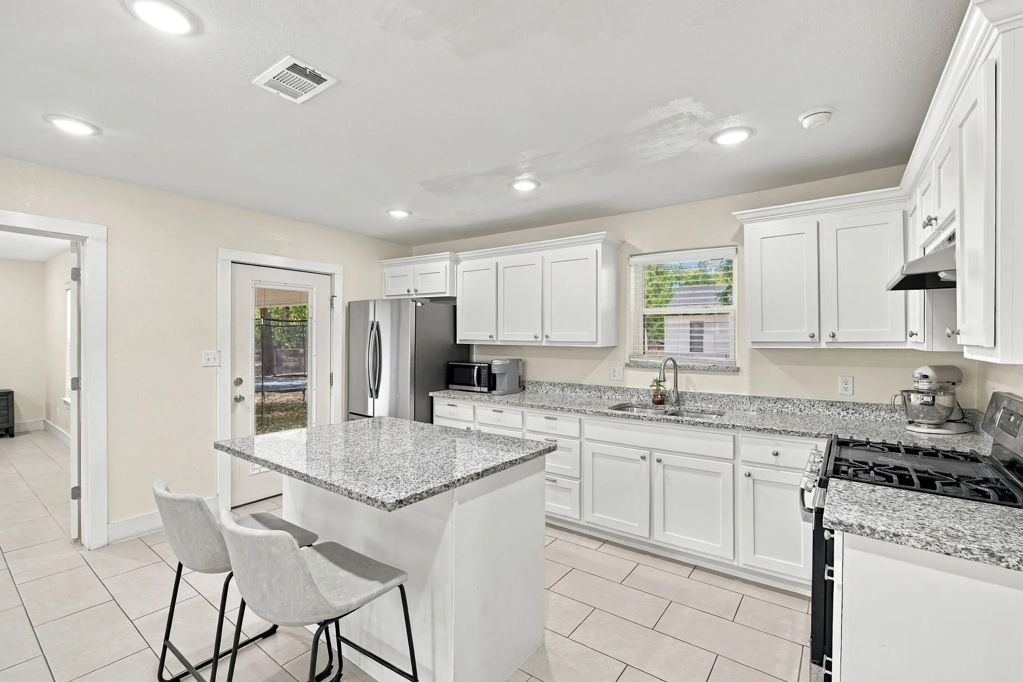 Single Family Residence For Sale in Ellis County , 703 W Milam Street, Ennis, Texas 75119, 3 Bedroom, 2 Bathroom, Garage spaces, 1,557 Sqft, built in 1928, mls#21388224, Real Estate Agent in Ennis, Homes For Sale in Ellis county, Homes For Sale in Ennis, Realtor in Ennis Texas, Real Estate Brokerage Independent Realty Texas, Luminita Cordes Realtor