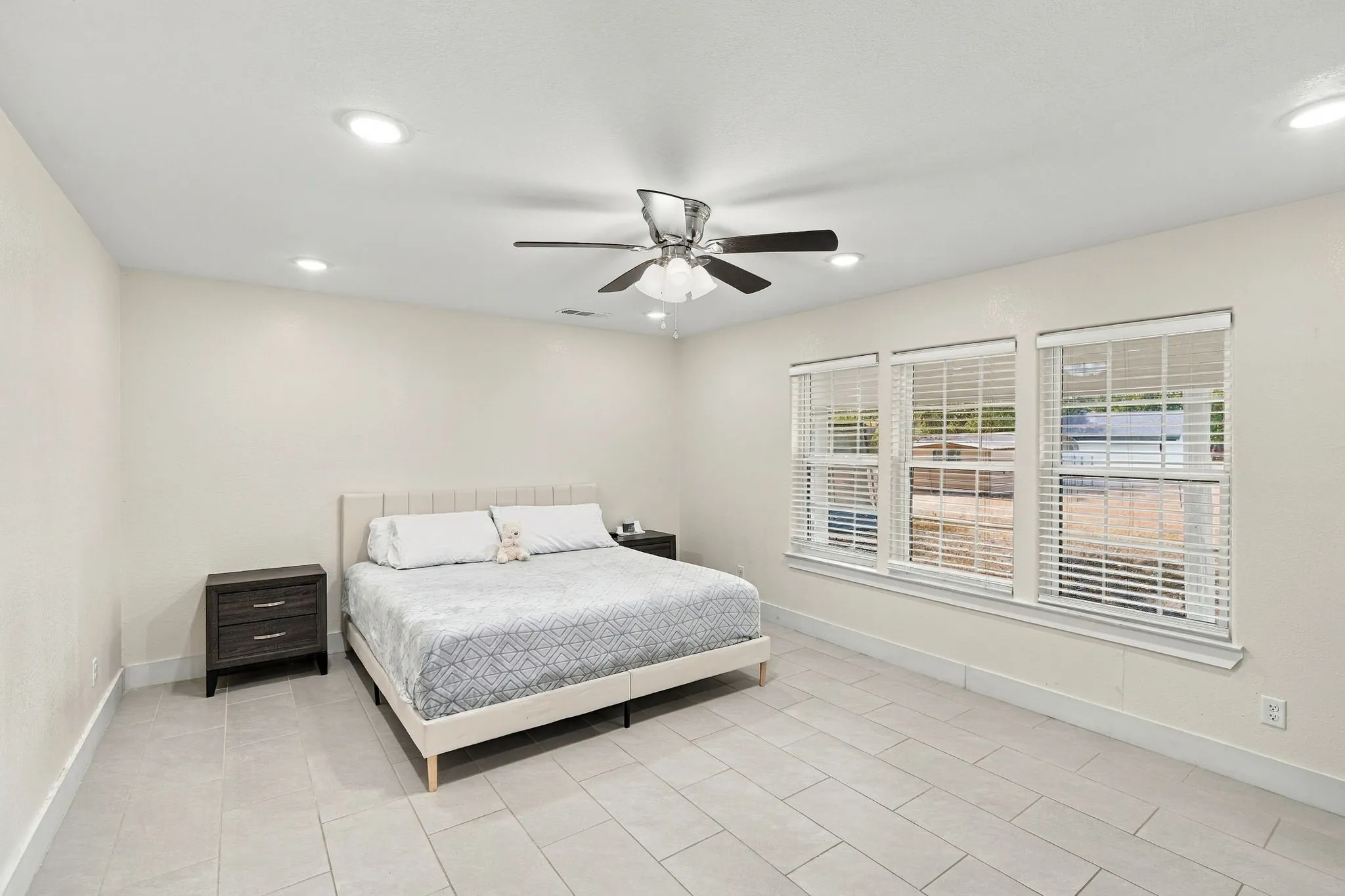 Single Family Residence For Sale in Ellis County , 703 W Milam Street, Ennis, Texas 75119, 3 Bedroom, 2 Bathroom, Garage spaces, 1,557 Sqft, built in 1928, mls#21388224, Real Estate Agent in Ennis, Homes For Sale in Ellis county, Homes For Sale in Ennis, Realtor in Ennis Texas, Real Estate Brokerage Independent Realty Texas, Luminita Cordes Realtor