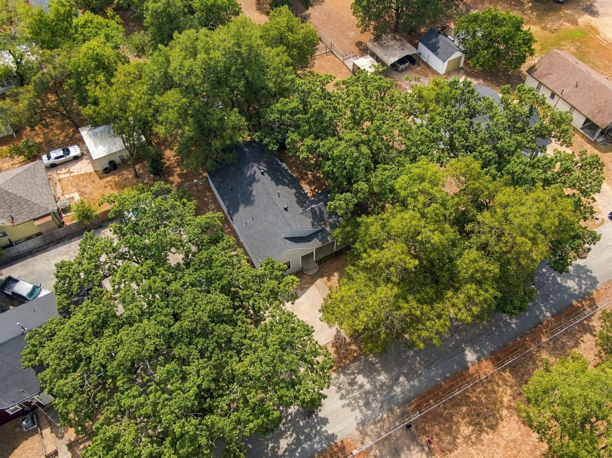 Single Family Residence For Sale in Ellis County , 703 W Milam Street, Ennis, Texas 75119, 3 Bedroom, 2 Bathroom, Garage spaces, 1,557 Sqft, built in 1928, mls#21388224, Real Estate Agent in Ennis, Homes For Sale in Ellis county, Homes For Sale in Ennis, Realtor in Ennis Texas, Real Estate Brokerage Independent Realty Texas, Luminita Cordes Realtor