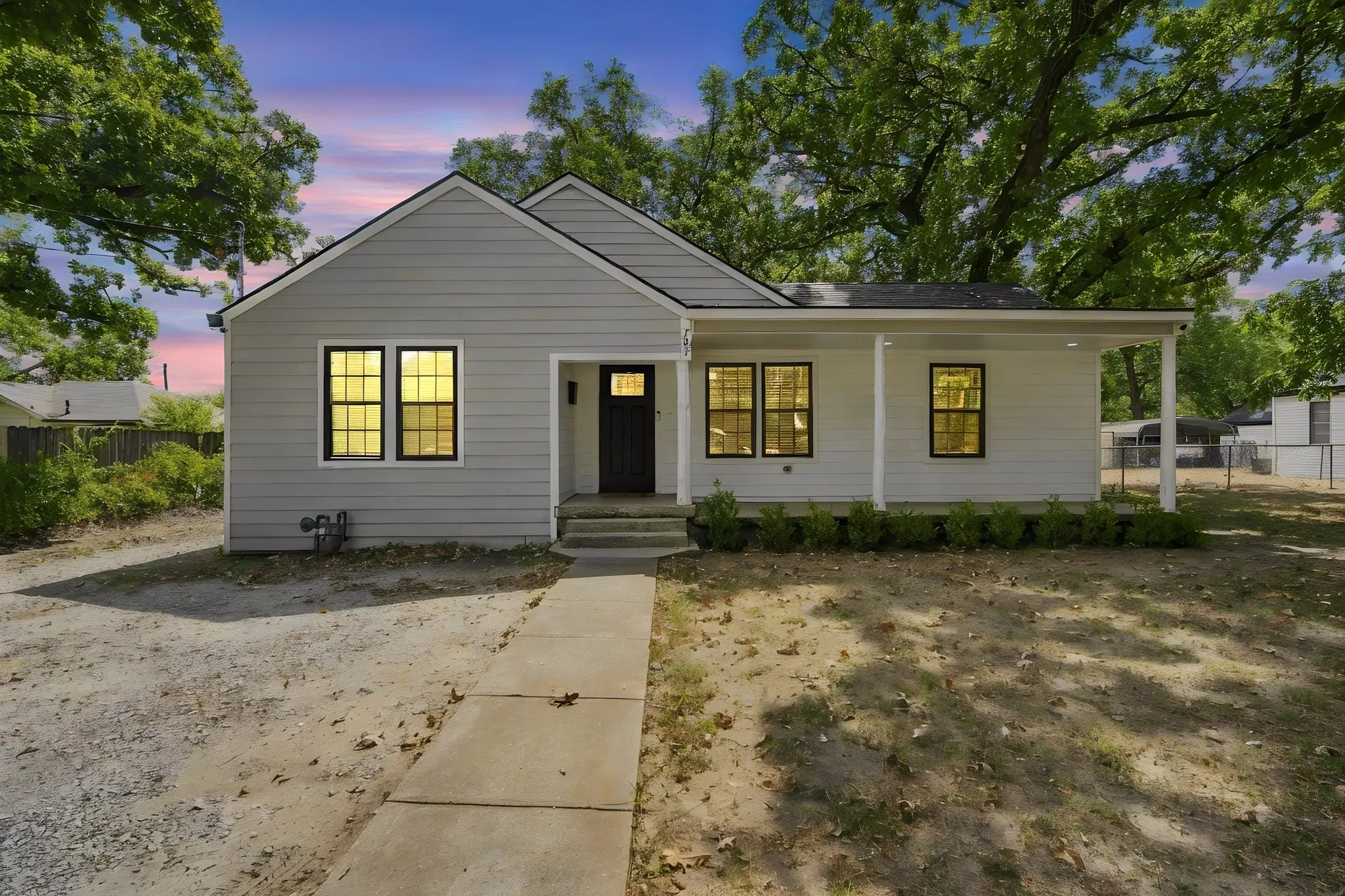 Single Family Residence For Sale in Ellis County , 703 W Milam Street, Ennis, Texas 75119, 3 Bedroom, 2 Bathroom, Garage spaces, 1,557 Sqft, built in 1928, mls#21388224, Real Estate Agent in Ennis, Homes For Sale in Ellis county, Homes For Sale in Ennis, Realtor in Ennis Texas, Real Estate Brokerage Independent Realty Texas, Luminita Cordes Realtor
