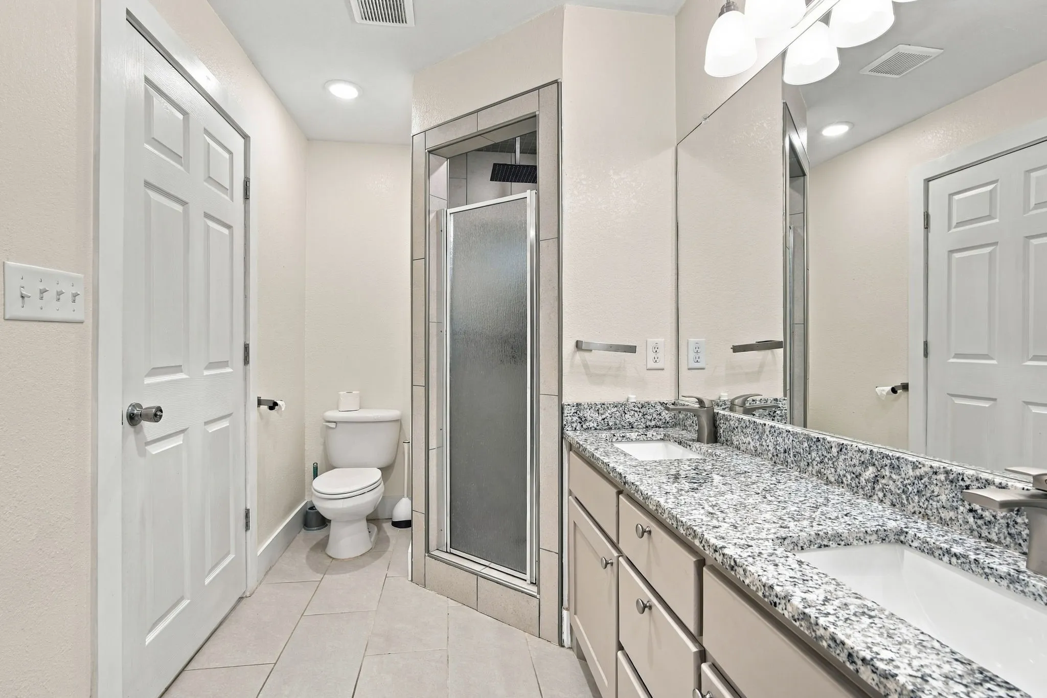 Single Family Residence For Sale in Ellis County , 703 W Milam Street, Ennis, Texas 75119, 3 Bedroom, 2 Bathroom, Garage spaces, 1,557 Sqft, built in 1928, mls#21388224, Real Estate Agent in Ennis, Homes For Sale in Ellis county, Homes For Sale in Ennis, Realtor in Ennis Texas, Real Estate Brokerage Independent Realty Texas, Luminita Cordes Realtor
