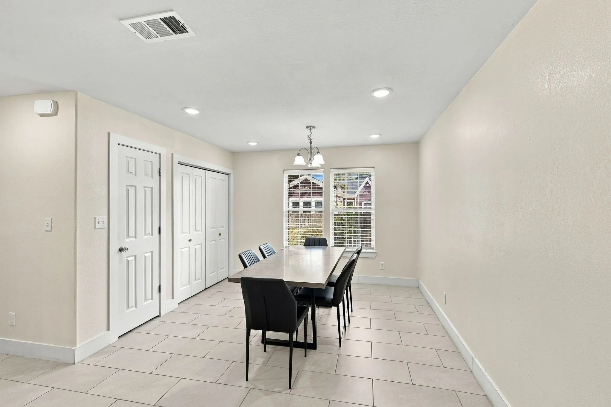 Single Family Residence For Sale in Ellis County , 703 W Milam Street, Ennis, Texas 75119, 3 Bedroom, 2 Bathroom, Garage spaces, 1,557 Sqft, built in 1928, mls#21388224, Real Estate Agent in Ennis, Homes For Sale in Ellis county, Homes For Sale in Ennis, Realtor in Ennis Texas, Real Estate Brokerage Independent Realty Texas, Luminita Cordes Realtor