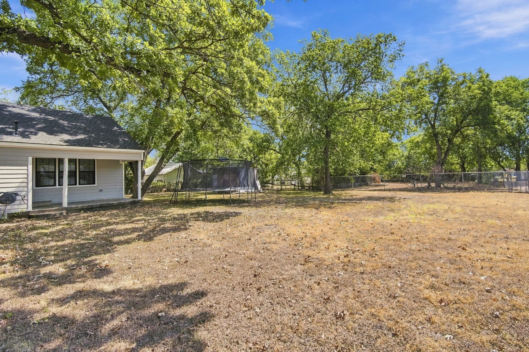 Single Family Residence For Sale in Ellis County , 703 W Milam Street, Ennis, Texas 75119, 3 Bedroom, 2 Bathroom, Garage spaces, 1,557 Sqft, built in 1928, mls#21388224, Real Estate Agent in Ennis, Homes For Sale in Ellis county, Homes For Sale in Ennis, Realtor in Ennis Texas, Real Estate Brokerage Independent Realty Texas, Luminita Cordes Realtor