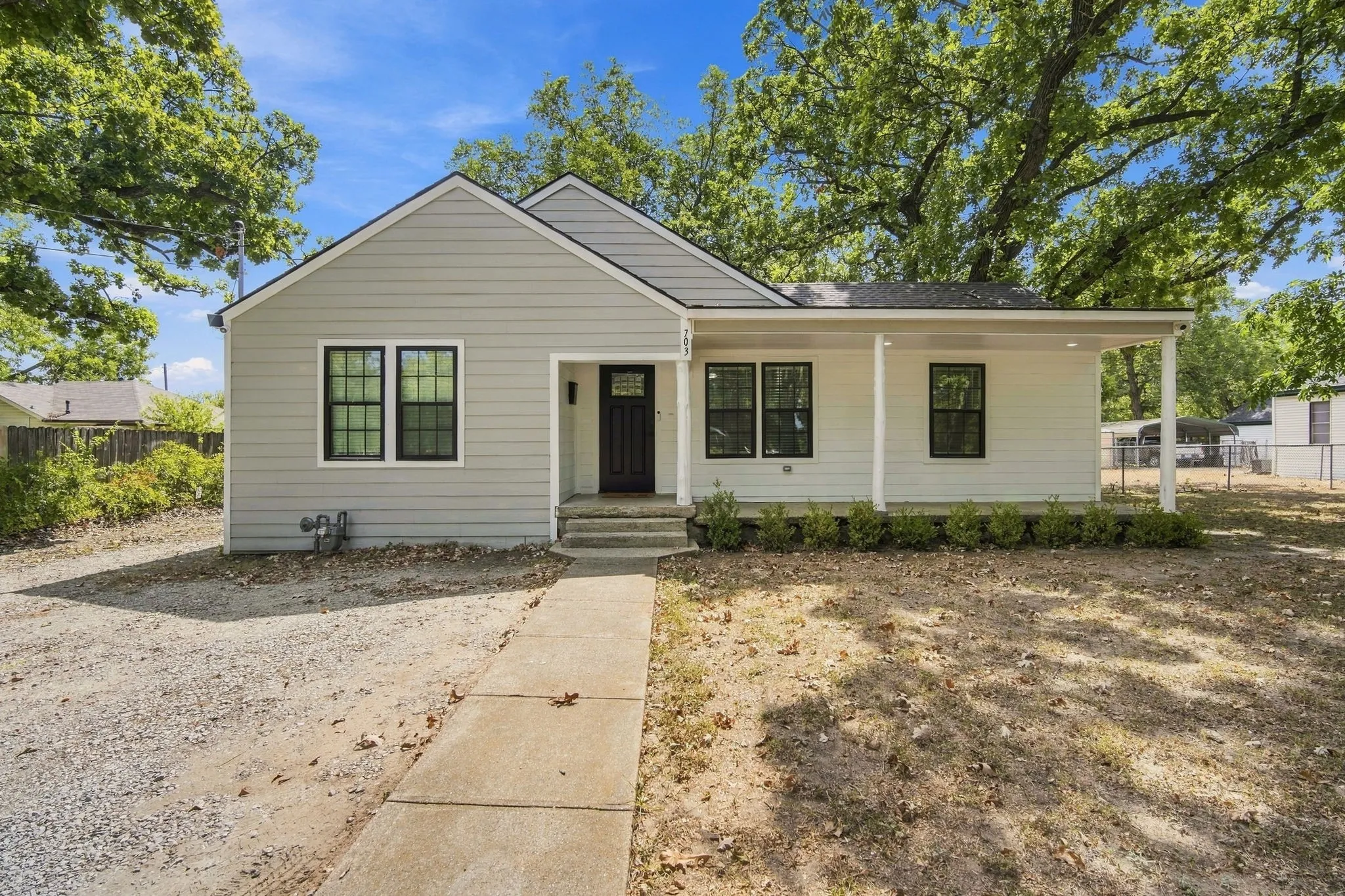 Single Family Residence For Sale in Ellis County , 703 W Milam Street, Ennis, Texas 75119, 3 Bedroom, 2 Bathroom, Garage spaces, 1,557 Sqft, built in 1928, mls#21388224, Real Estate Agent in Ennis, Homes For Sale in Ellis county, Homes For Sale in Ennis, Realtor in Ennis Texas, Real Estate Brokerage Independent Realty Texas, Luminita Cordes Realtor