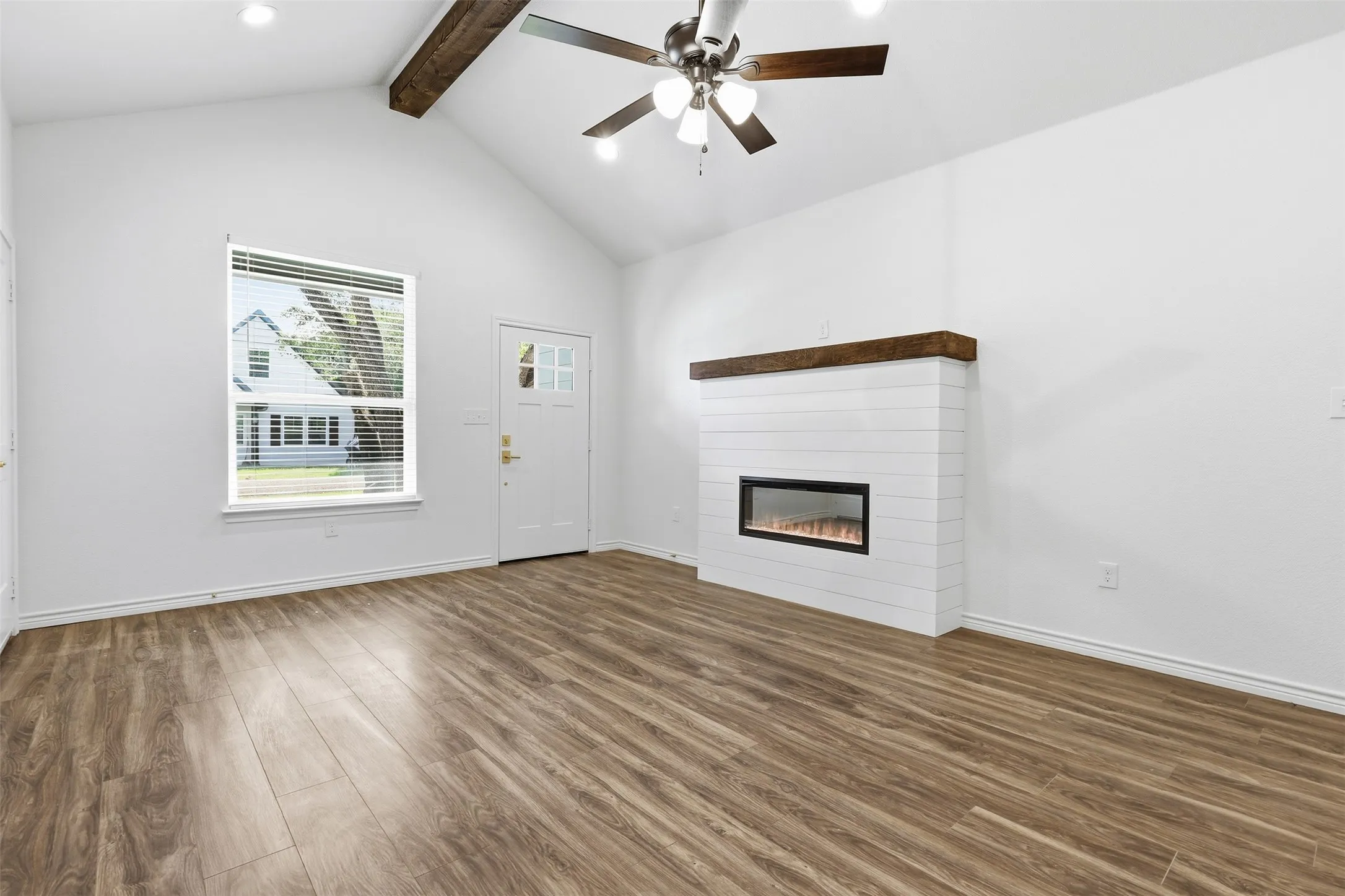 Single Family Residence For Rent in Hood County , 5718 Barkridge Drive, Granbury, Texas 76048, 3 Bedroom, 2 Bathroom, 1 Garage spaces, 1,440 Sqft, built in 2026, mls#21392980, Real Estate Agent in Granbury, Homes For Rent in Hood county, Homes For Rent in Granbury, Realtor in Granbury Texas, Real Estate Brokerage Independent Realty Texas, Luminita Cordes Realtor