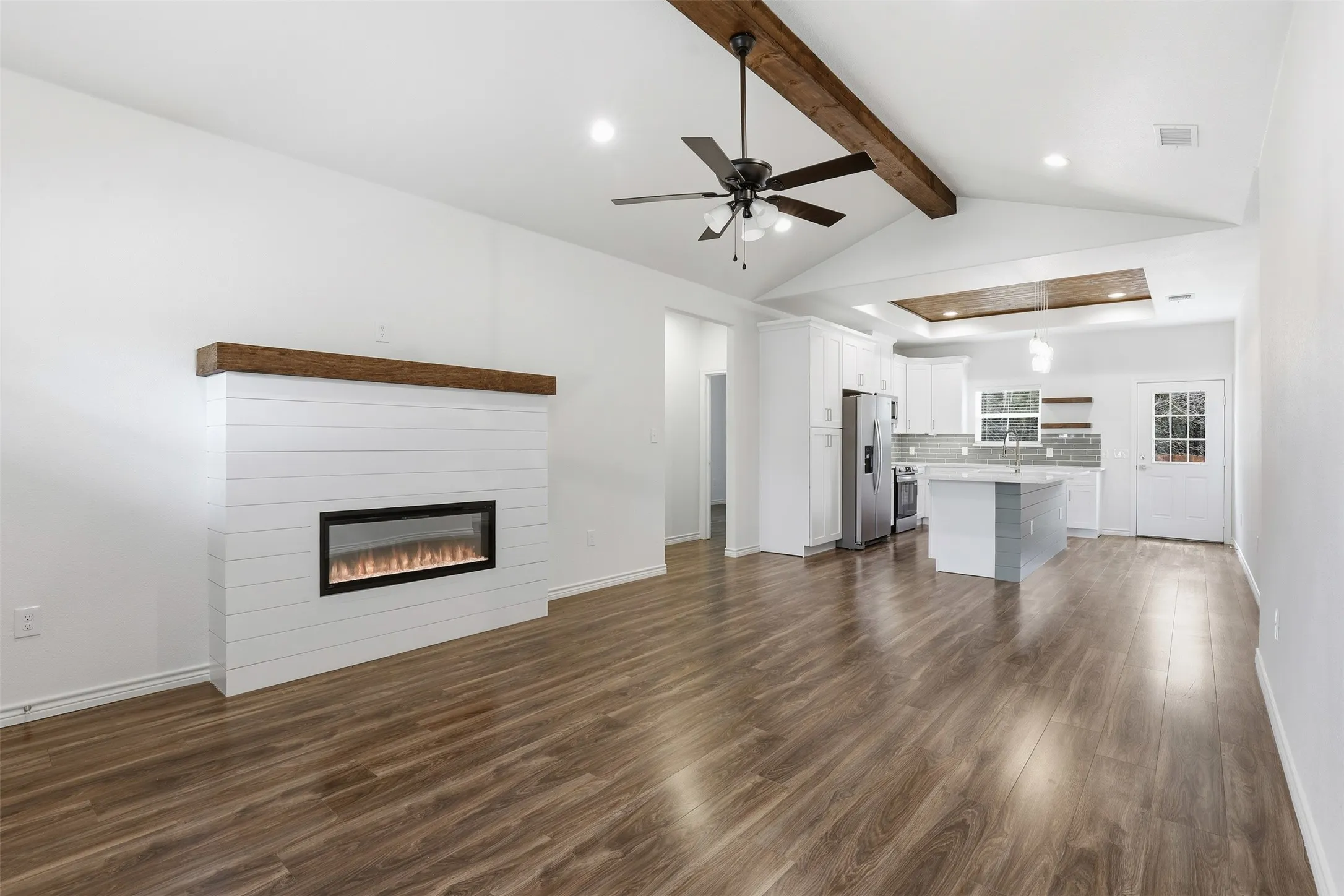 Single Family Residence For Rent in Hood County , 5718 Barkridge Drive, Granbury, Texas 76048, 3 Bedroom, 2 Bathroom, 1 Garage spaces, 1,440 Sqft, built in 2026, mls#21392980, Real Estate Agent in Granbury, Homes For Rent in Hood county, Homes For Rent in Granbury, Realtor in Granbury Texas, Real Estate Brokerage Independent Realty Texas, Luminita Cordes Realtor