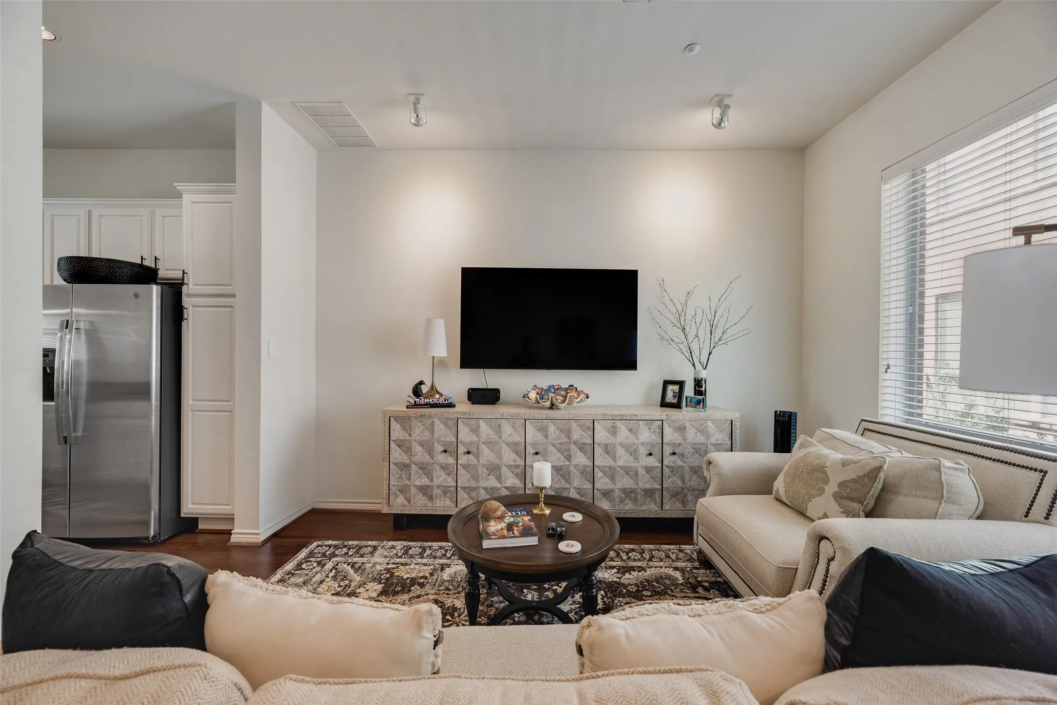 Condominium For Sale in Dallas County , 4411 Mckinney Avenue 16, Dallas, Texas 75205, 2 Bedroom, 3 Bathroom, 2 Garage spaces, 1,854 Sqft, built in 2001, mls#21392120, Real Estate Agent in Dallas, Homes For Sale in Dallas county, Homes For Sale in Dallas, Realtor in Dallas Texas, Real Estate Brokerage Independent Realty Texas, Luminita Cordes Realtor