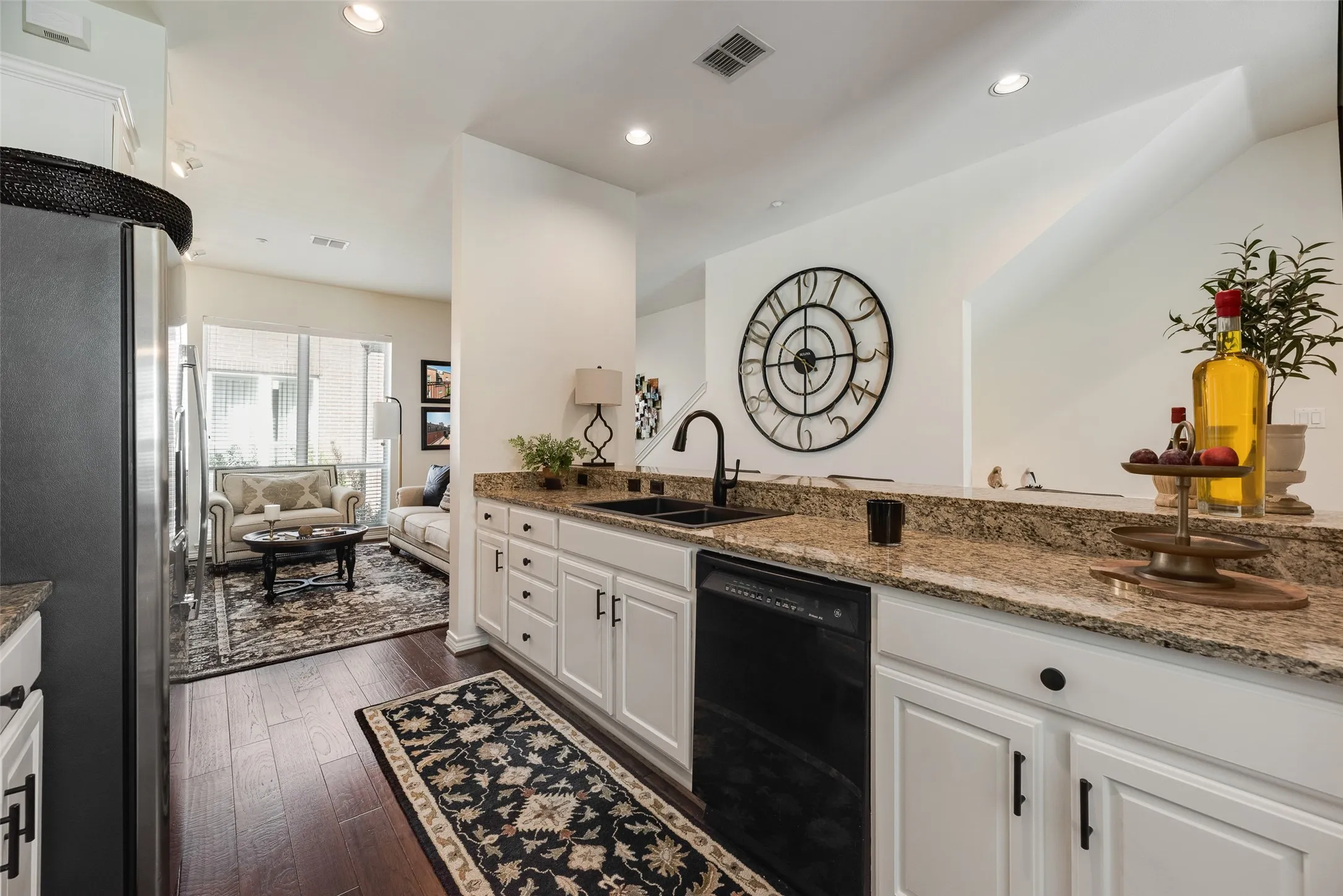 Condominium For Sale in Dallas County , 4411 Mckinney Avenue 16, Dallas, Texas 75205, 2 Bedroom, 3 Bathroom, 2 Garage spaces, 1,854 Sqft, built in 2001, mls#21392120, Real Estate Agent in Dallas, Homes For Sale in Dallas county, Homes For Sale in Dallas, Realtor in Dallas Texas, Real Estate Brokerage Independent Realty Texas, Luminita Cordes Realtor