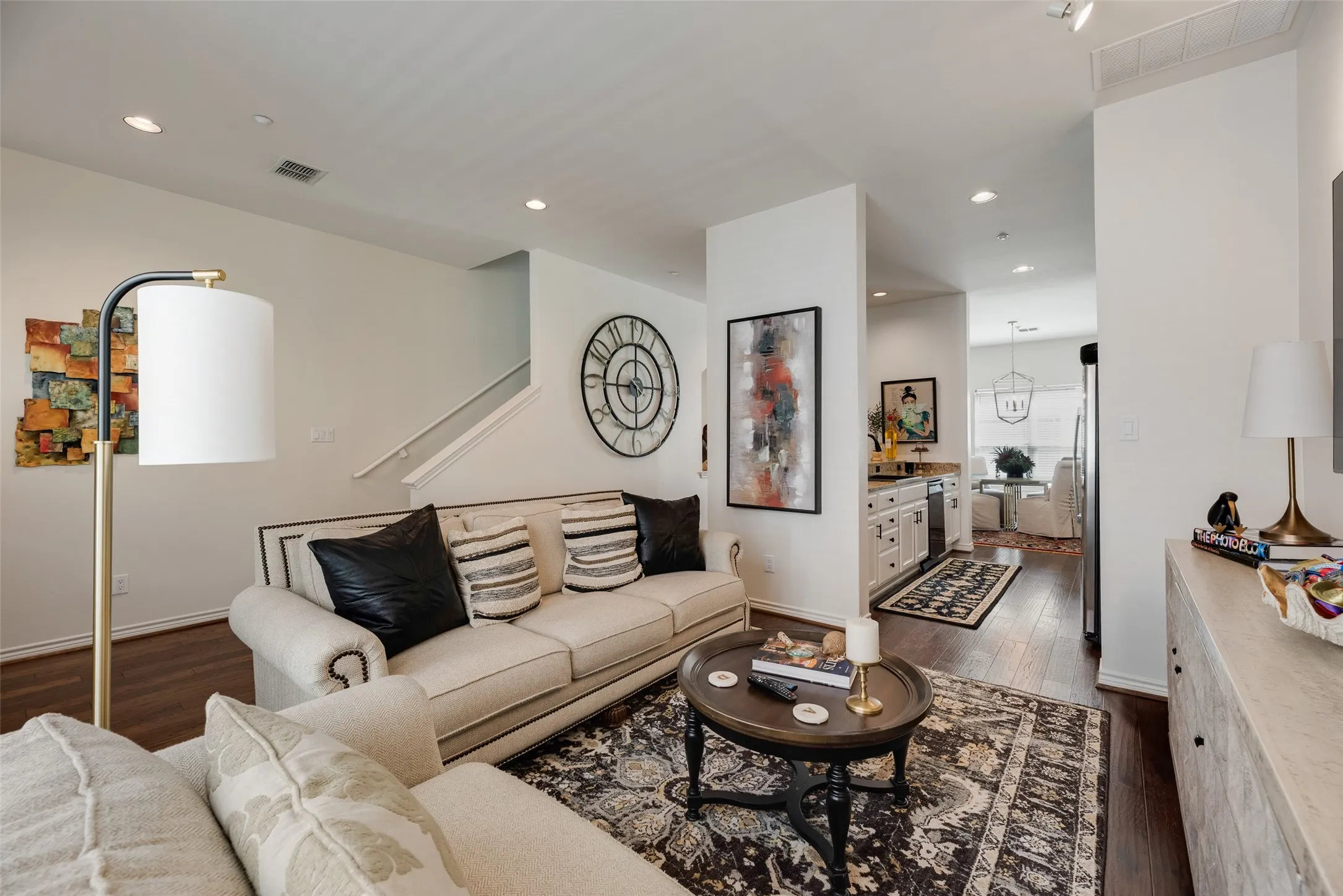 Condominium For Sale in Dallas County , 4411 Mckinney Avenue 16, Dallas, Texas 75205, 2 Bedroom, 3 Bathroom, 2 Garage spaces, 1,854 Sqft, built in 2001, mls#21392120, Real Estate Agent in Dallas, Homes For Sale in Dallas county, Homes For Sale in Dallas, Realtor in Dallas Texas, Real Estate Brokerage Independent Realty Texas, Luminita Cordes Realtor
