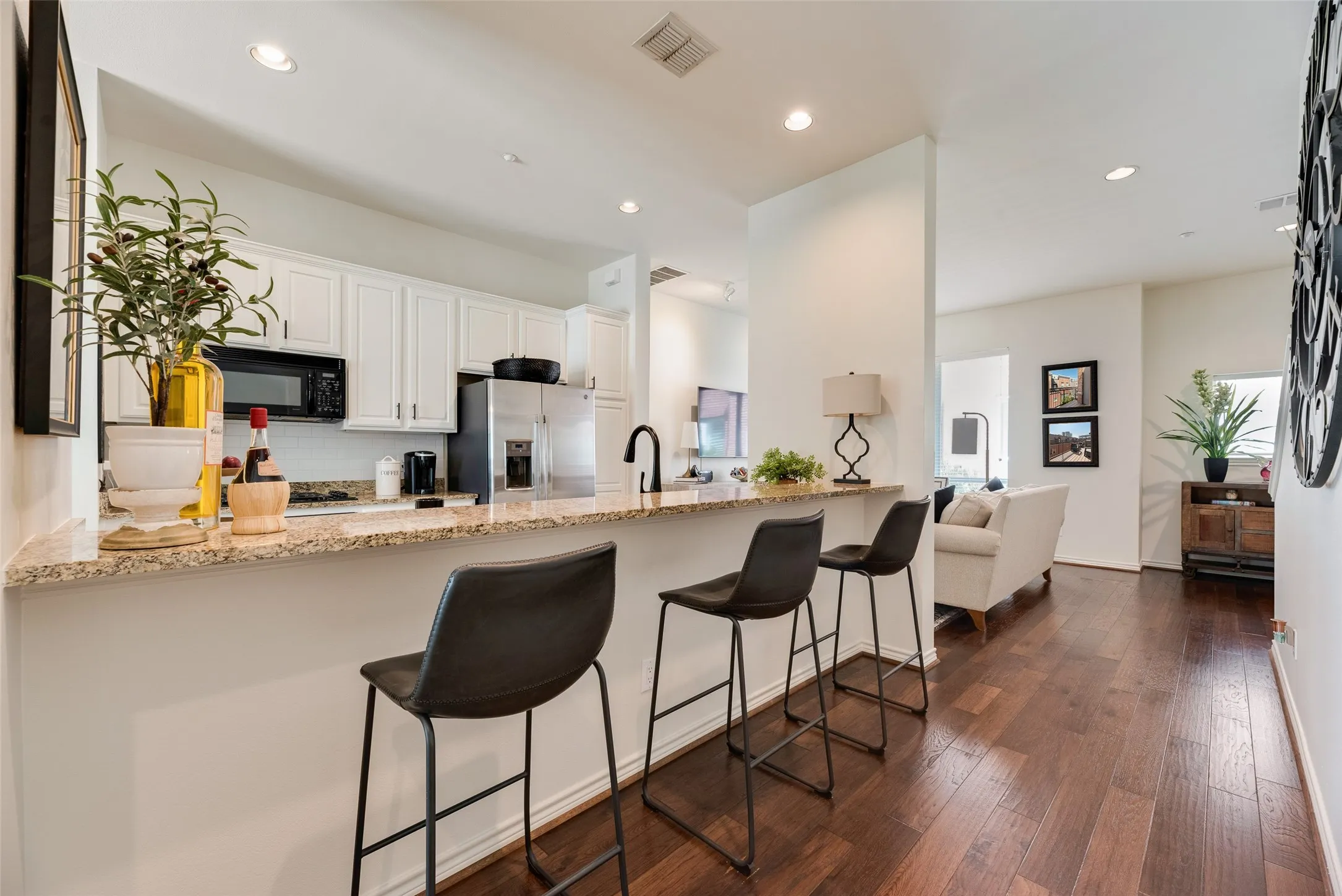 Condominium For Sale in Dallas County , 4411 Mckinney Avenue 16, Dallas, Texas 75205, 2 Bedroom, 3 Bathroom, 2 Garage spaces, 1,854 Sqft, built in 2001, mls#21392120, Real Estate Agent in Dallas, Homes For Sale in Dallas county, Homes For Sale in Dallas, Realtor in Dallas Texas, Real Estate Brokerage Independent Realty Texas, Luminita Cordes Realtor