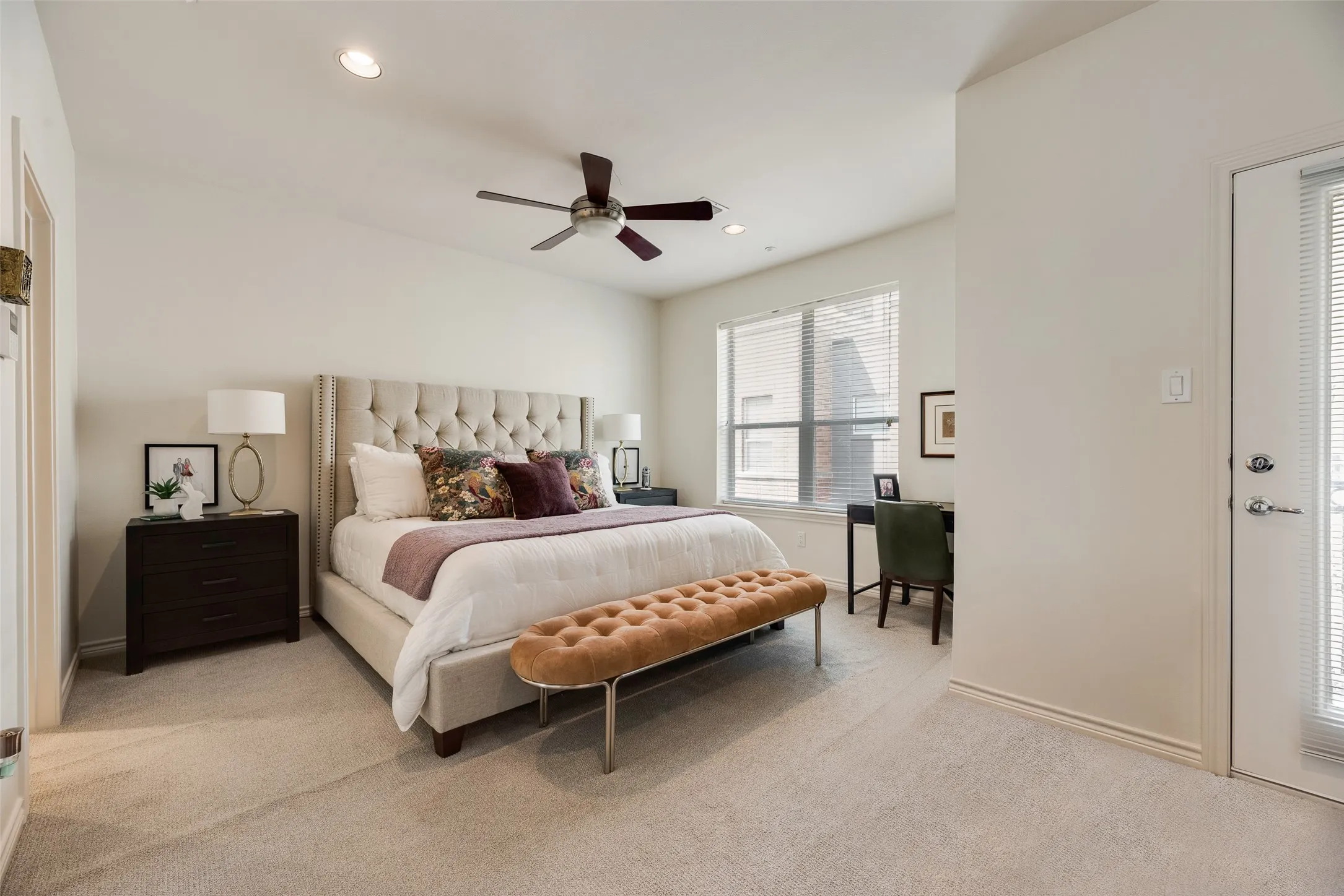 Condominium For Sale in Dallas County , 4411 Mckinney Avenue 16, Dallas, Texas 75205, 2 Bedroom, 3 Bathroom, 2 Garage spaces, 1,854 Sqft, built in 2001, mls#21392120, Real Estate Agent in Dallas, Homes For Sale in Dallas county, Homes For Sale in Dallas, Realtor in Dallas Texas, Real Estate Brokerage Independent Realty Texas, Luminita Cordes Realtor