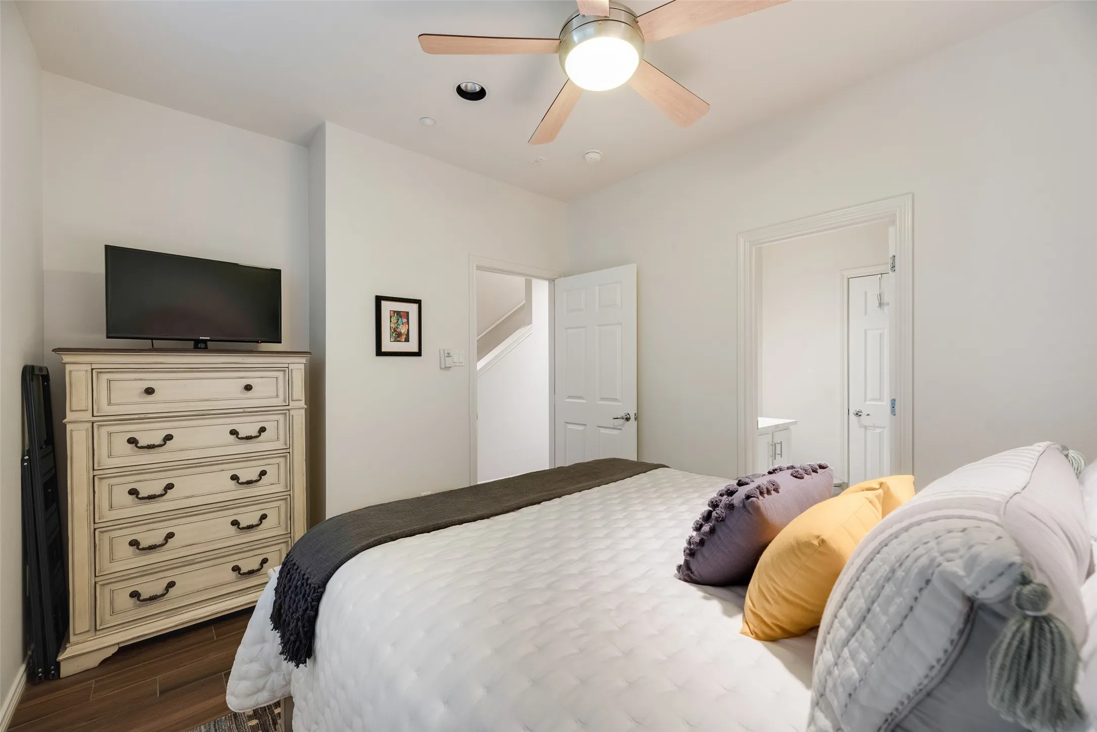 Condominium For Sale in Dallas County , 4411 Mckinney Avenue 16, Dallas, Texas 75205, 2 Bedroom, 3 Bathroom, 2 Garage spaces, 1,854 Sqft, built in 2001, mls#21392120, Real Estate Agent in Dallas, Homes For Sale in Dallas county, Homes For Sale in Dallas, Realtor in Dallas Texas, Real Estate Brokerage Independent Realty Texas, Luminita Cordes Realtor