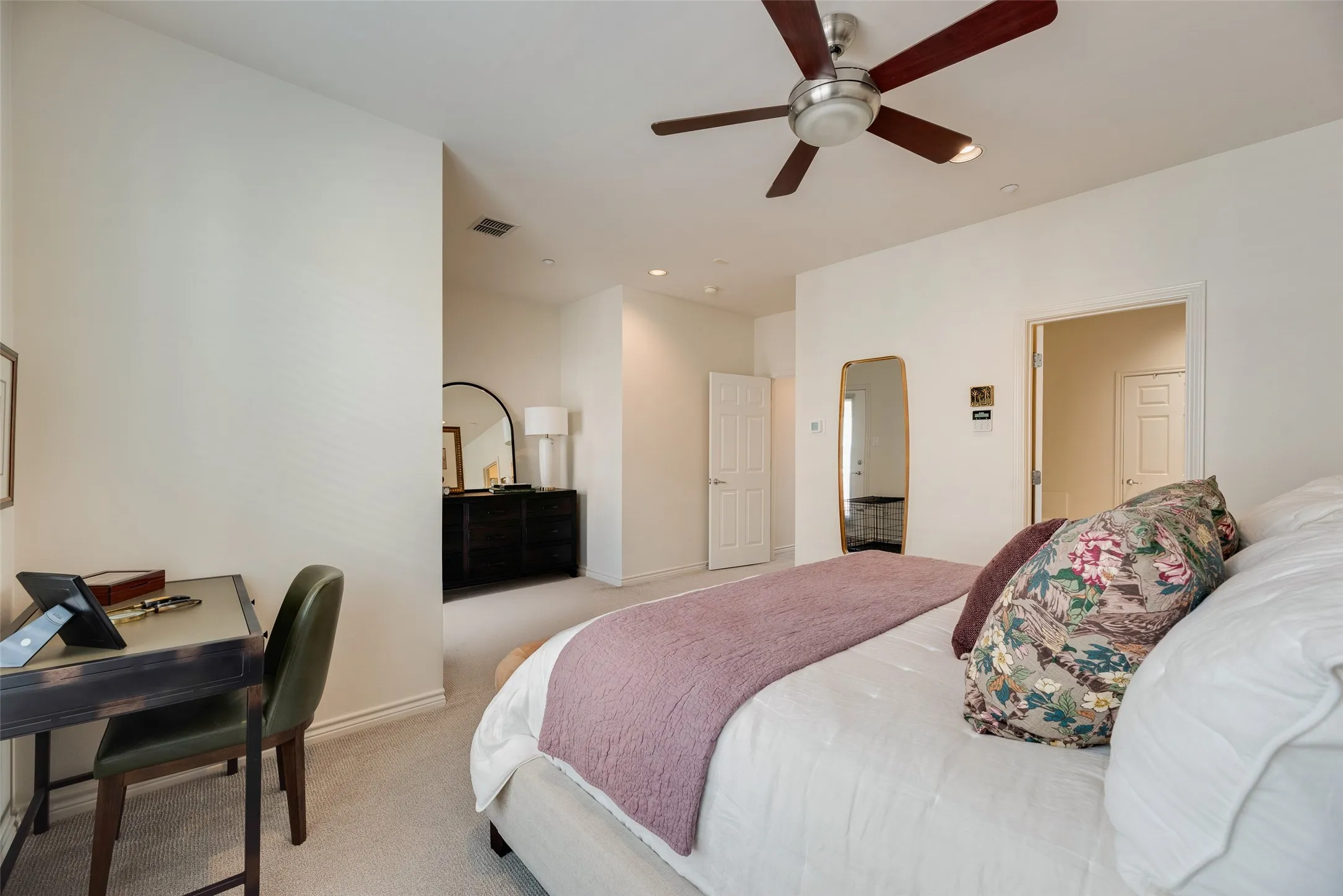 Condominium For Sale in Dallas County , 4411 Mckinney Avenue 16, Dallas, Texas 75205, 2 Bedroom, 3 Bathroom, 2 Garage spaces, 1,854 Sqft, built in 2001, mls#21392120, Real Estate Agent in Dallas, Homes For Sale in Dallas county, Homes For Sale in Dallas, Realtor in Dallas Texas, Real Estate Brokerage Independent Realty Texas, Luminita Cordes Realtor