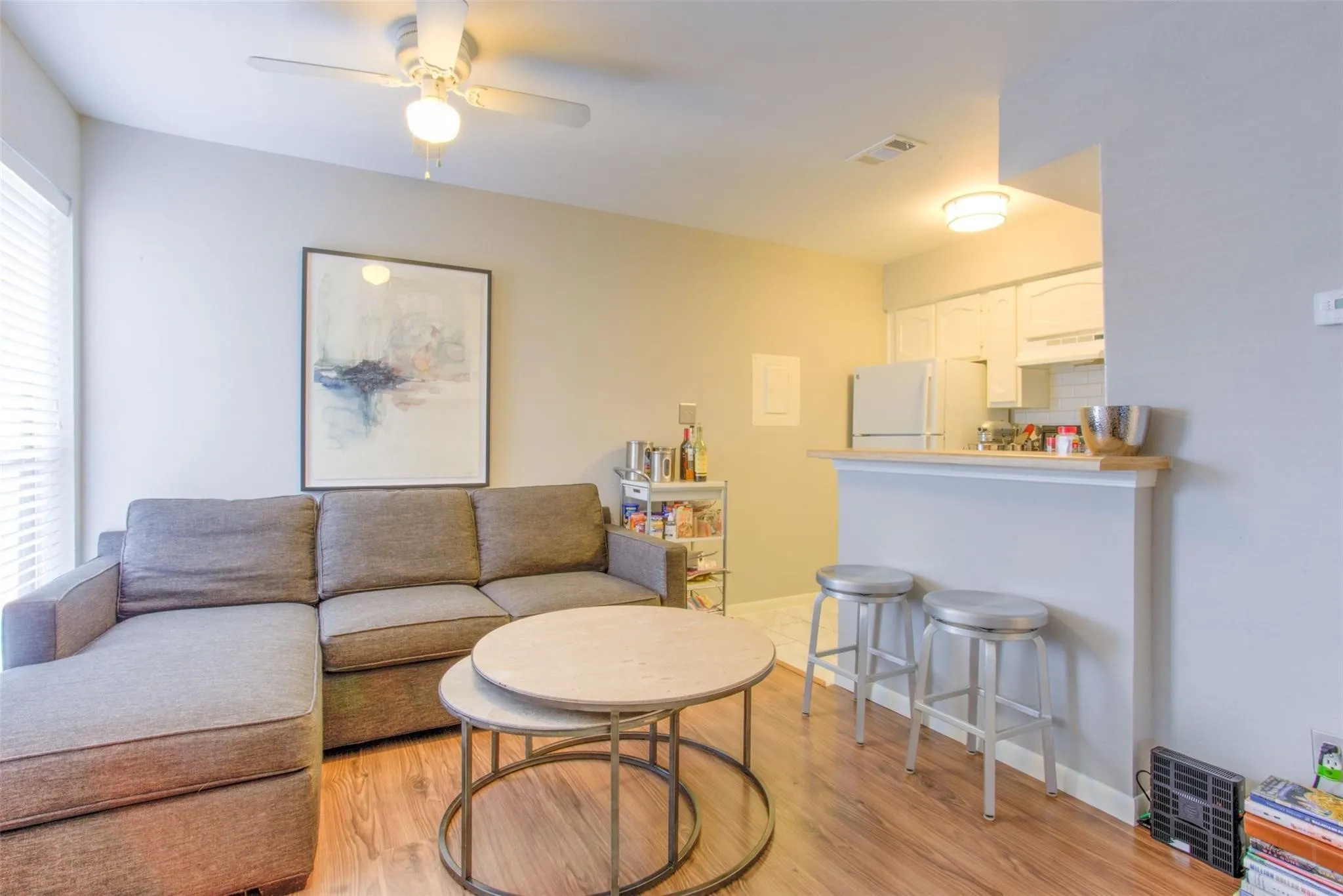 Condominium For Rent in Tarrant County , 3129 Sondra Drive 302, Fort Worth, Texas 76107, 1 Bedroom, 1 Bathroom, Garage spaces, 440 Sqft, built in 1983, mls#21371090, Real Estate Agent in Fort Worth, Homes For Rent in Tarrant county, Homes For Rent in Fort Worth, Realtor in Fort Worth Texas, Real Estate Brokerage Independent Realty Texas, Luminita Cordes Realtor
