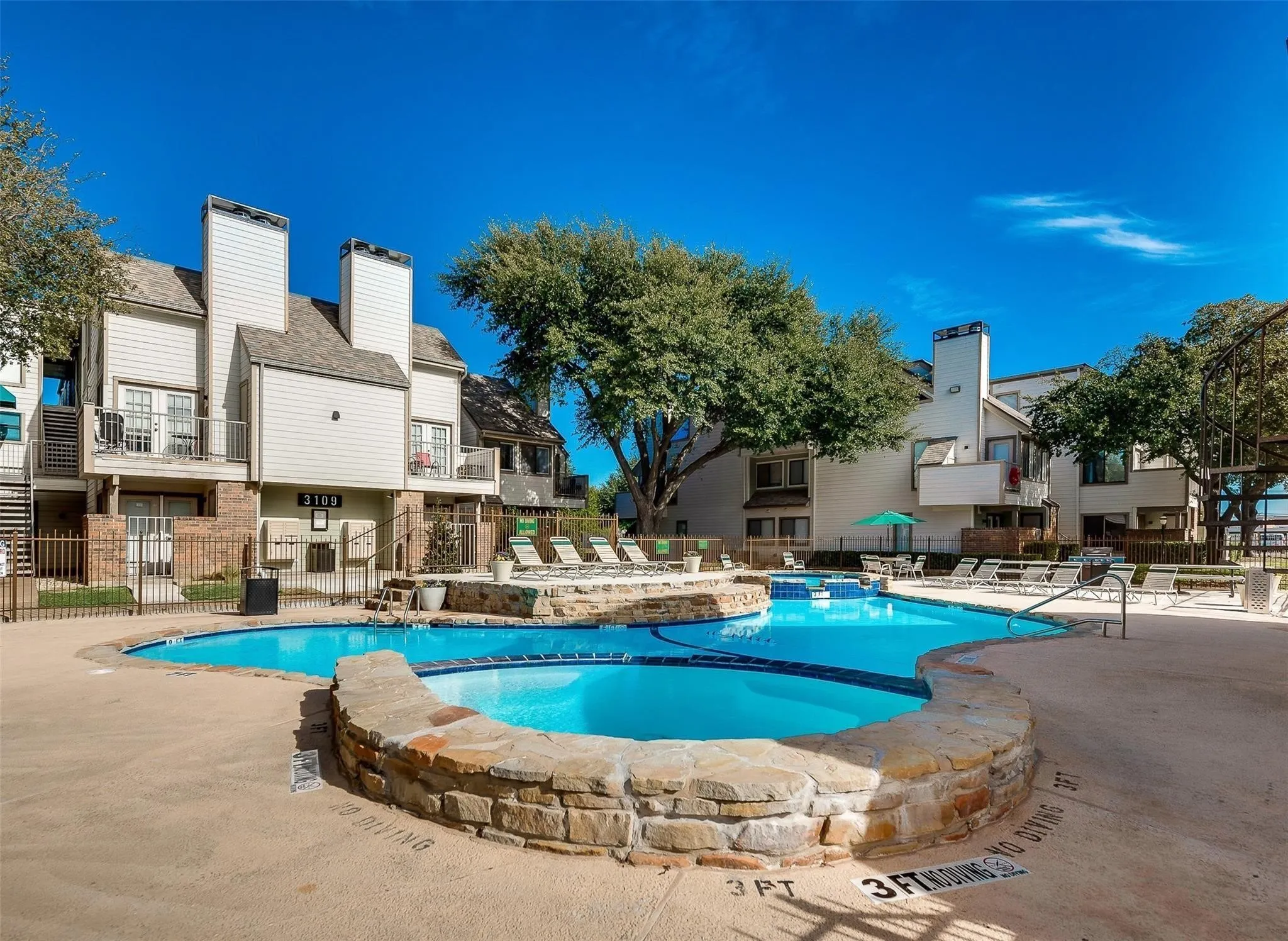 Condominium For Rent in Tarrant County , 3129 Sondra Drive 302, Fort Worth, Texas 76107, 1 Bedroom, 1 Bathroom, Garage spaces, 440 Sqft, built in 1983, mls#21371090, Real Estate Agent in Fort Worth, Homes For Rent in Tarrant county, Homes For Rent in Fort Worth, Realtor in Fort Worth Texas, Real Estate Brokerage Independent Realty Texas, Luminita Cordes Realtor