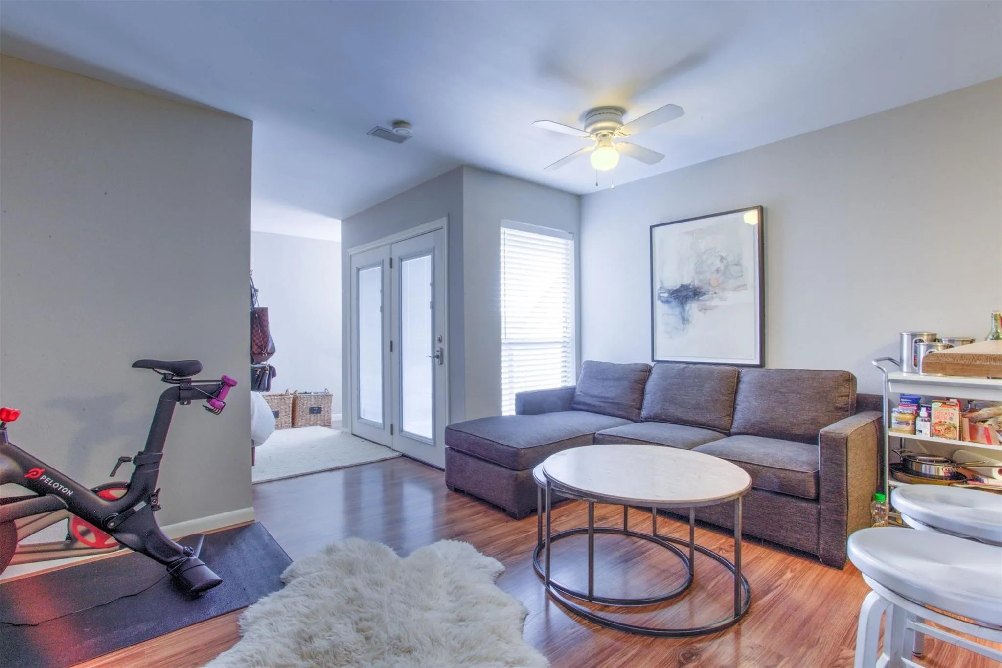 Condominium For Rent in Tarrant County , 3129 Sondra Drive 302, Fort Worth, Texas 76107, 1 Bedroom, 1 Bathroom, Garage spaces, 440 Sqft, built in 1983, mls#21371090, Real Estate Agent in Fort Worth, Homes For Rent in Tarrant county, Homes For Rent in Fort Worth, Realtor in Fort Worth Texas, Real Estate Brokerage Independent Realty Texas, Luminita Cordes Realtor