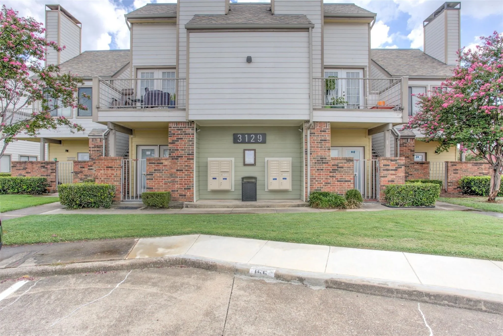 Condominium For Rent in Tarrant County , 3129 Sondra Drive 302, Fort Worth, Texas 76107, 1 Bedroom, 1 Bathroom, Garage spaces, 440 Sqft, built in 1983, mls#21371090, Real Estate Agent in Fort Worth, Homes For Rent in Tarrant county, Homes For Rent in Fort Worth, Realtor in Fort Worth Texas, Real Estate Brokerage Independent Realty Texas, Luminita Cordes Realtor