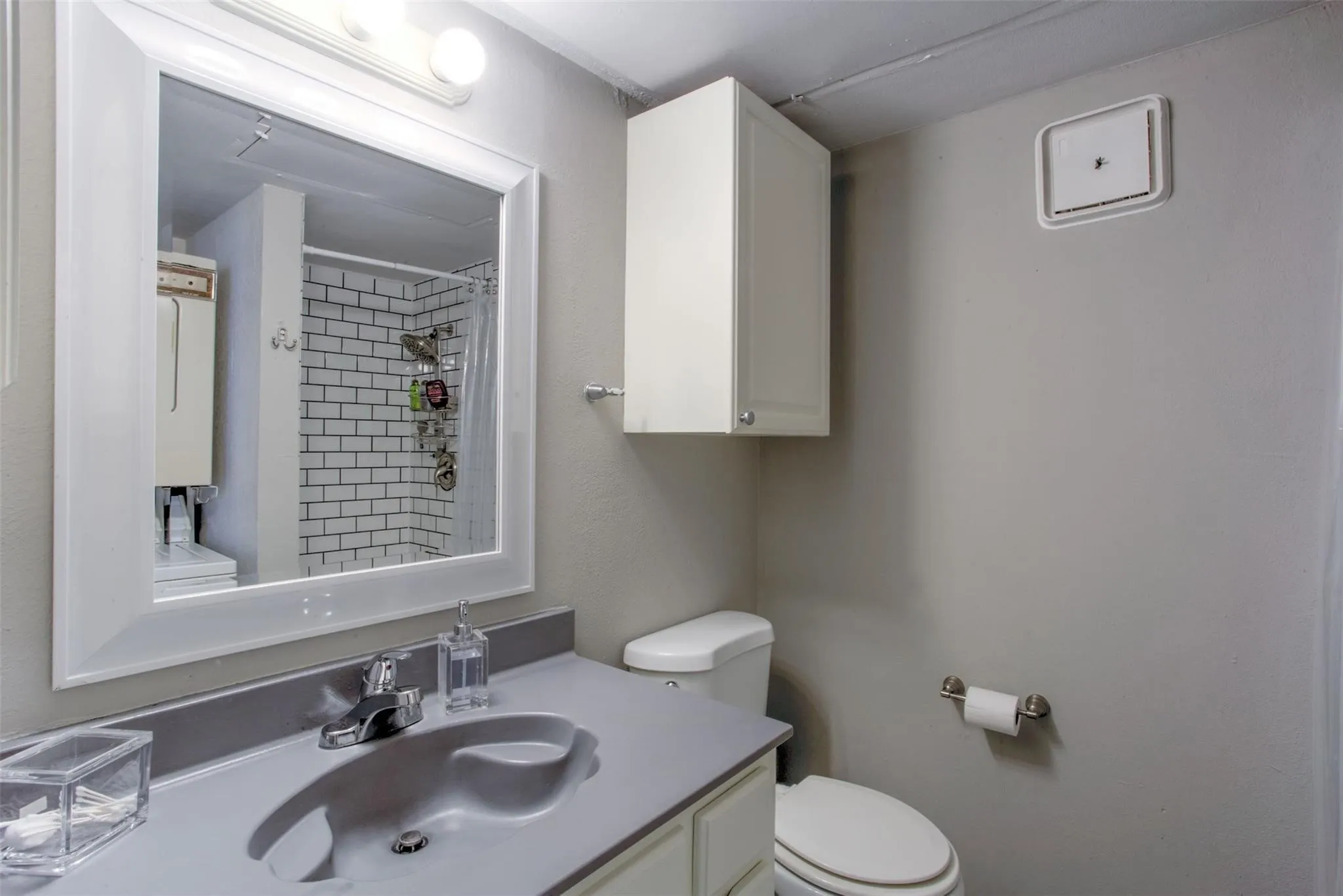 Condominium For Rent in Tarrant County , 3129 Sondra Drive 302, Fort Worth, Texas 76107, 1 Bedroom, 1 Bathroom, Garage spaces, 440 Sqft, built in 1983, mls#21371090, Real Estate Agent in Fort Worth, Homes For Rent in Tarrant county, Homes For Rent in Fort Worth, Realtor in Fort Worth Texas, Real Estate Brokerage Independent Realty Texas, Luminita Cordes Realtor