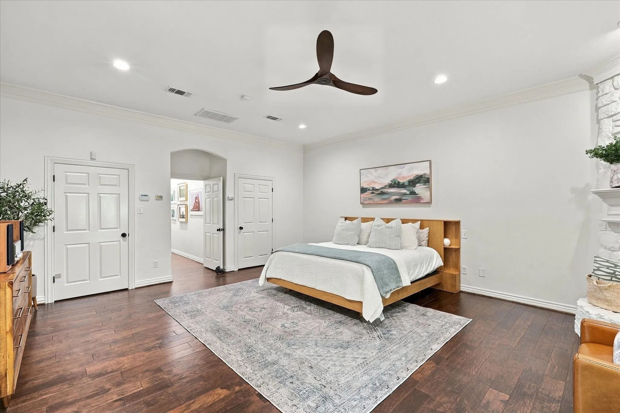 Single Family Residence For Sale in Tarrant County , 700 Glen Abbey Drive, Mansfield, Texas 76063, 4 Bedroom, 3 Bathroom, 2 Garage spaces, 3,168 Sqft, built in 2000, mls#21393269, Real Estate Agent in Mansfield, Homes For Sale in Tarrant county, Homes For Sale in Mansfield, Realtor in Mansfield Texas, Real Estate Brokerage Independent Realty Texas, Luminita Cordes Realtor