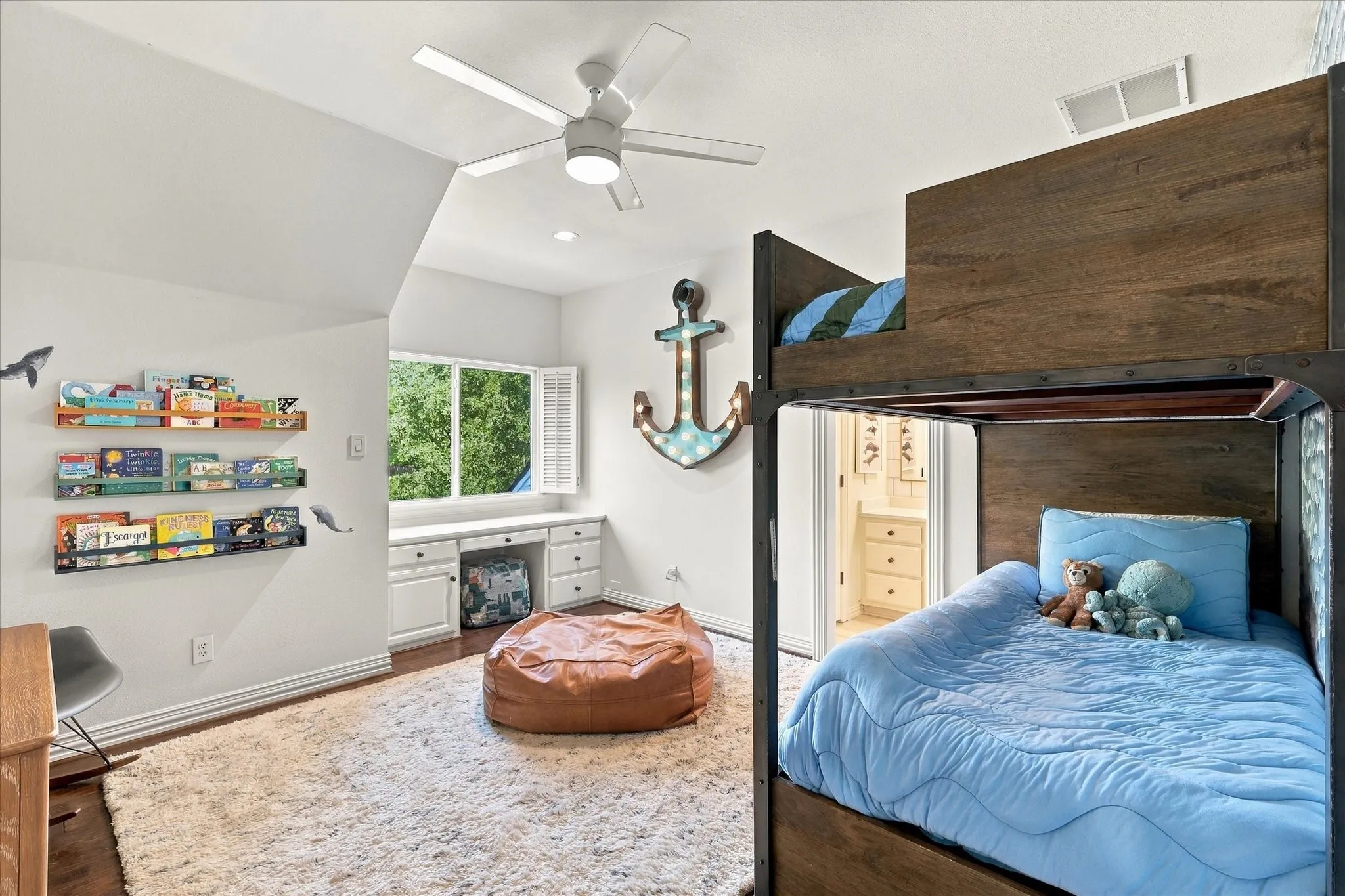 Single Family Residence For Sale in Tarrant County , 700 Glen Abbey Drive, Mansfield, Texas 76063, 4 Bedroom, 3 Bathroom, 2 Garage spaces, 3,168 Sqft, built in 2000, mls#21393269, Real Estate Agent in Mansfield, Homes For Sale in Tarrant county, Homes For Sale in Mansfield, Realtor in Mansfield Texas, Real Estate Brokerage Independent Realty Texas, Luminita Cordes Realtor