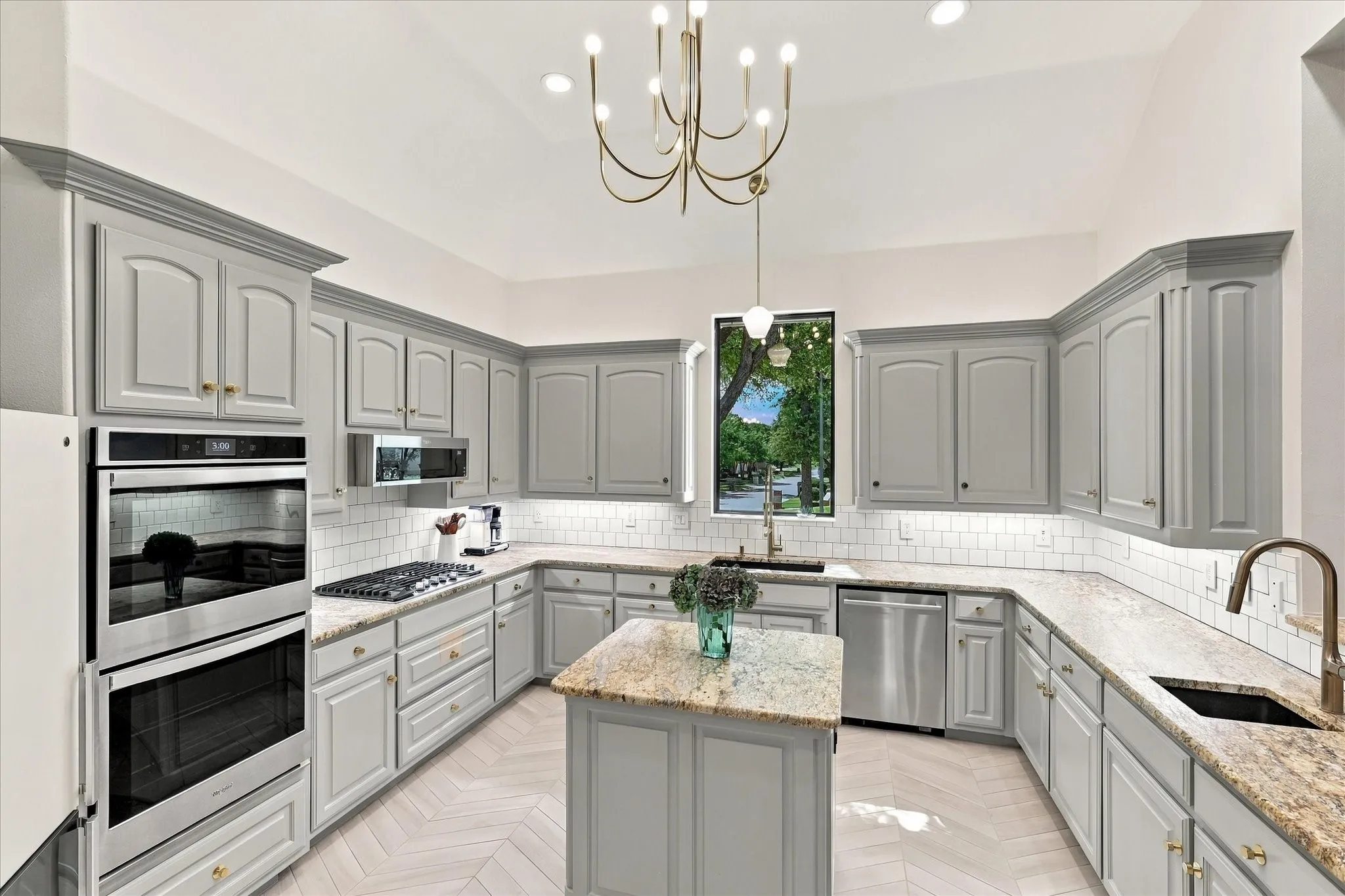 Single Family Residence For Sale in Tarrant County , 700 Glen Abbey Drive, Mansfield, Texas 76063, 4 Bedroom, 3 Bathroom, 2 Garage spaces, 3,168 Sqft, built in 2000, mls#21393269, Real Estate Agent in Mansfield, Homes For Sale in Tarrant county, Homes For Sale in Mansfield, Realtor in Mansfield Texas, Real Estate Brokerage Independent Realty Texas, Luminita Cordes Realtor