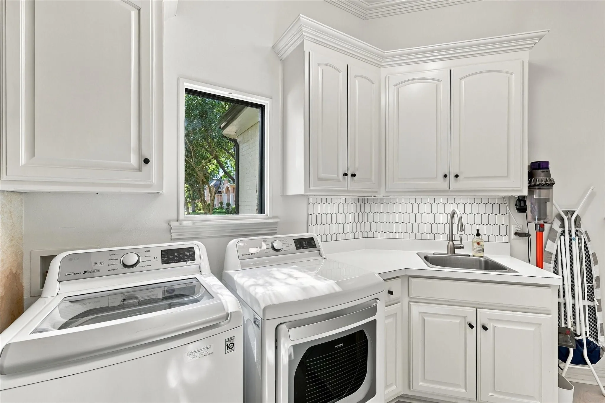 Single Family Residence For Sale in Tarrant County , 700 Glen Abbey Drive, Mansfield, Texas 76063, 4 Bedroom, 3 Bathroom, 2 Garage spaces, 3,168 Sqft, built in 2000, mls#21393269, Real Estate Agent in Mansfield, Homes For Sale in Tarrant county, Homes For Sale in Mansfield, Realtor in Mansfield Texas, Real Estate Brokerage Independent Realty Texas, Luminita Cordes Realtor