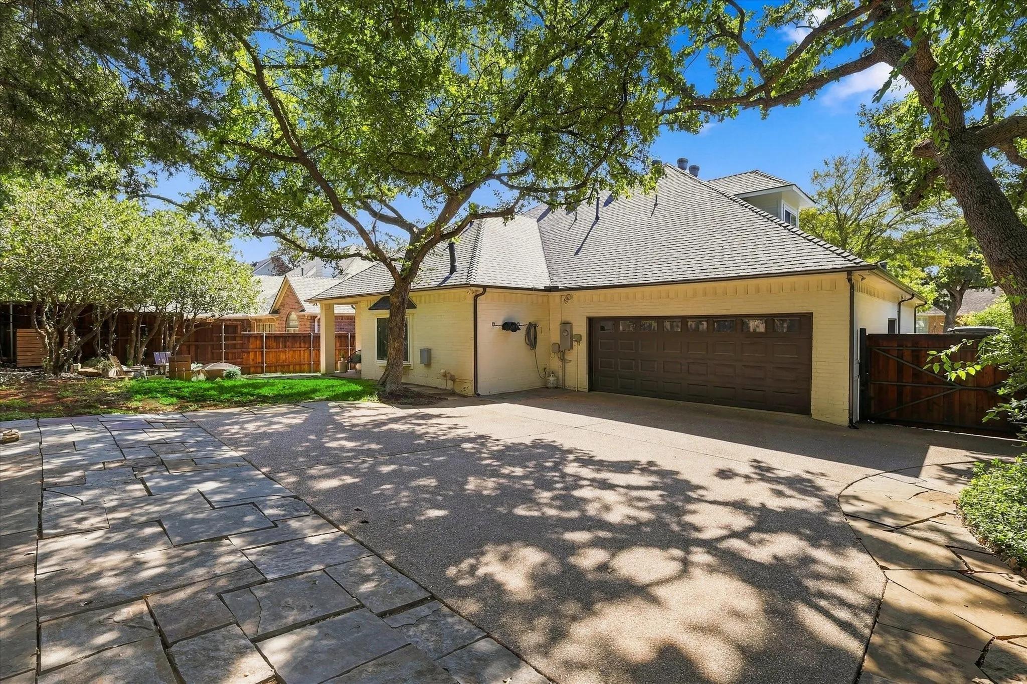 Single Family Residence For Sale in Tarrant County , 700 Glen Abbey Drive, Mansfield, Texas 76063, 4 Bedroom, 3 Bathroom, 2 Garage spaces, 3,168 Sqft, built in 2000, mls#21393269, Real Estate Agent in Mansfield, Homes For Sale in Tarrant county, Homes For Sale in Mansfield, Realtor in Mansfield Texas, Real Estate Brokerage Independent Realty Texas, Luminita Cordes Realtor