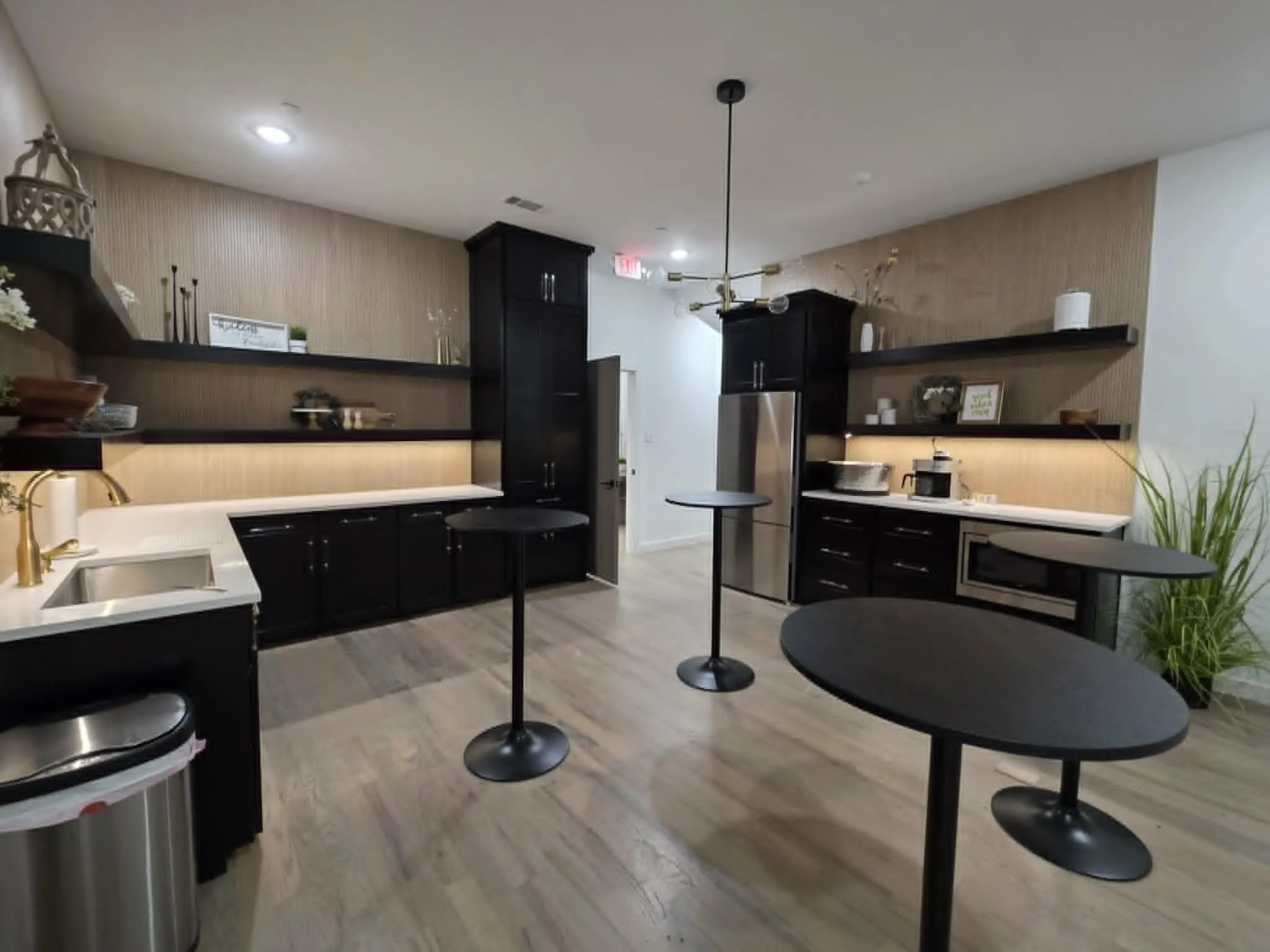 Office For Sale in Tarrant County , 2315 Michigan Court, Dalworthington Gardens, Texas 76016, 0, 0, Garage spaces, 0 Sqft, built in 1997, mls#21393949, Real Estate Agent in Dalworthington Gardens, Homes For Sale in Tarrant county, Homes For Sale in Dalworthington Gardens, Realtor in Dalworthington Gardens Texas, Real Estate Brokerage Independent Realty Texas, Luminita Cordes Realtor