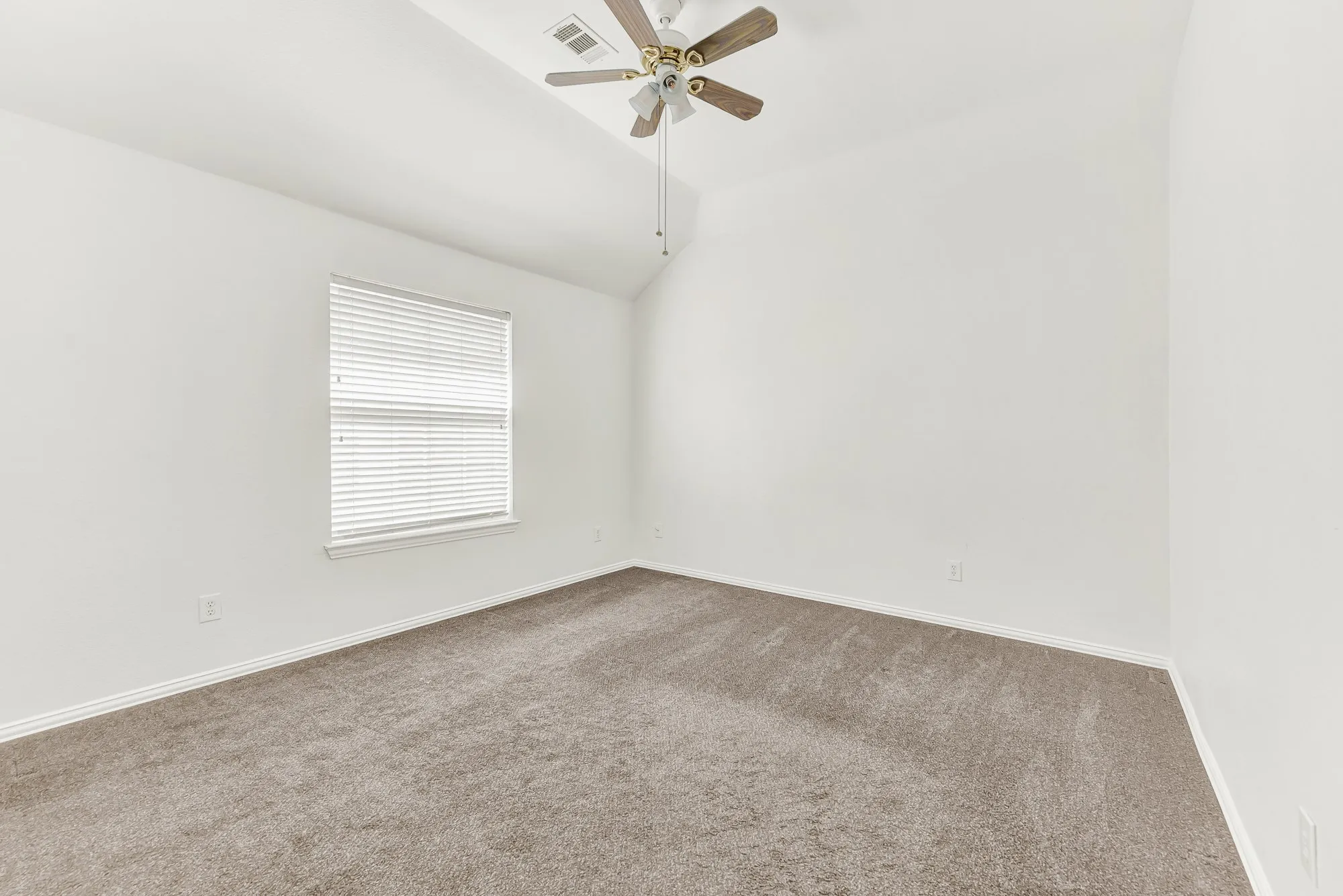 Single Family Residence For Rent in Denton County , 13270 Roadster Drive, Frisco, Texas 75033, 4 Bedroom, 3 Bathroom, 2 Garage spaces, 3,230 Sqft, built in 2004, mls#21311695, Real Estate Agent in Frisco, Homes For Rent in Denton county, Homes For Rent in Frisco, Realtor in Frisco Texas, Real Estate Brokerage Independent Realty Texas, Luminita Cordes Realtor