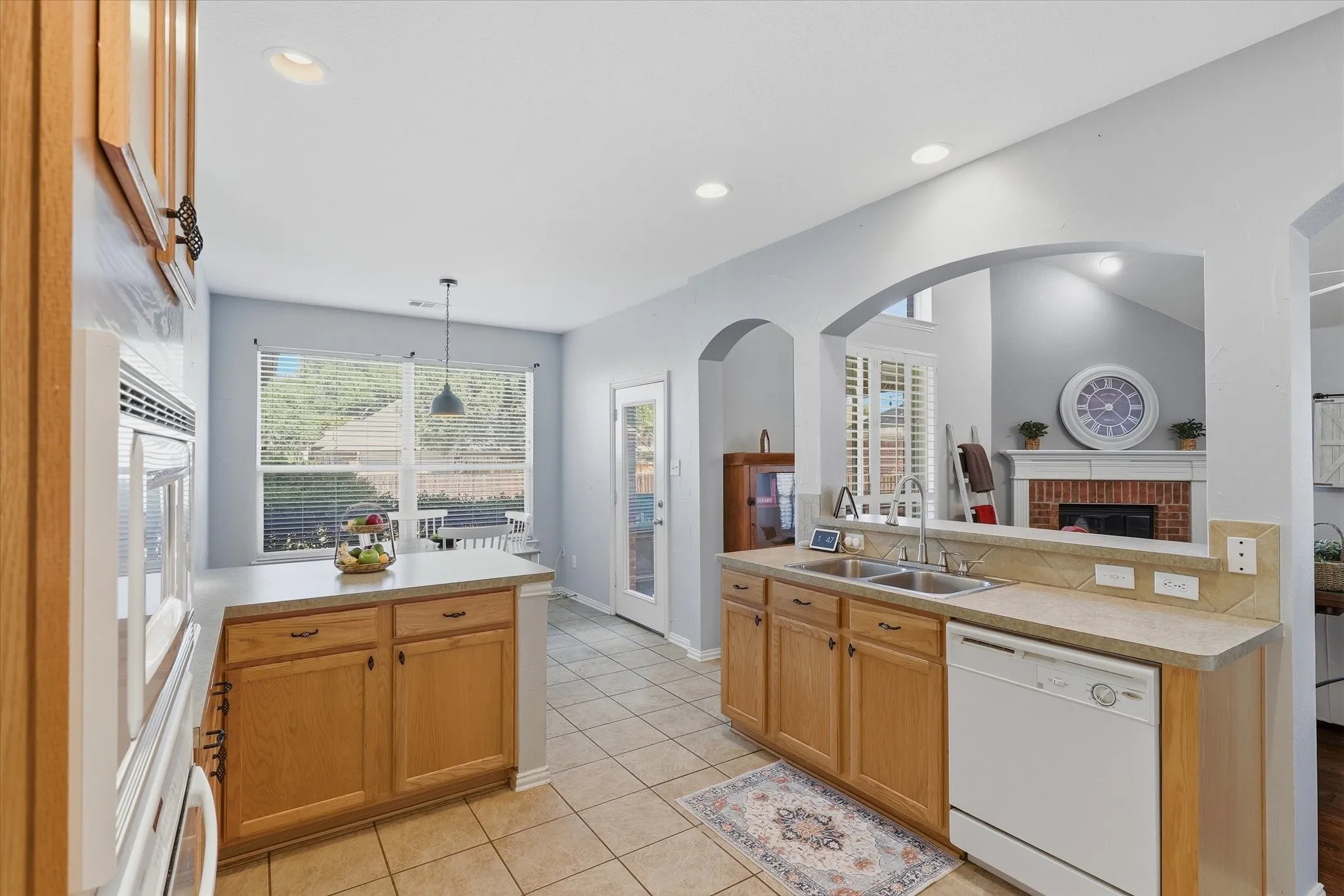 Single Family Residence For Sale in Denton County , 1574 Pleasant Valley Lane, Frisco, Texas 75036, 4 Bedroom, 3 Bathroom, 2 Garage spaces, 2,621 Sqft, built in 2004, mls#21392820, Real Estate Agent in Frisco, Homes For Sale in Denton county, Homes For Sale in Frisco, Realtor in Frisco Texas, Real Estate Brokerage Independent Realty Texas, Luminita Cordes Realtor