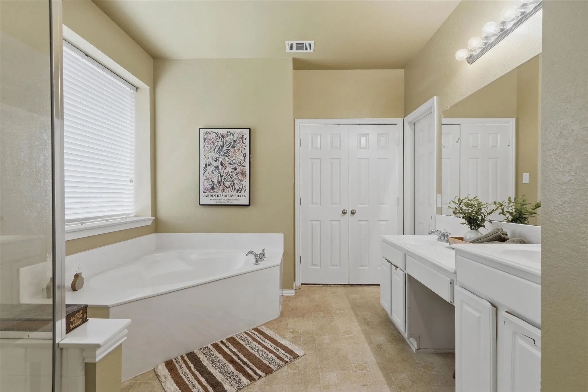 Single Family Residence For Sale in Denton County , 1574 Pleasant Valley Lane, Frisco, Texas 75036, 4 Bedroom, 3 Bathroom, 2 Garage spaces, 2,621 Sqft, built in 2004, mls#21392820, Real Estate Agent in Frisco, Homes For Sale in Denton county, Homes For Sale in Frisco, Realtor in Frisco Texas, Real Estate Brokerage Independent Realty Texas, Luminita Cordes Realtor