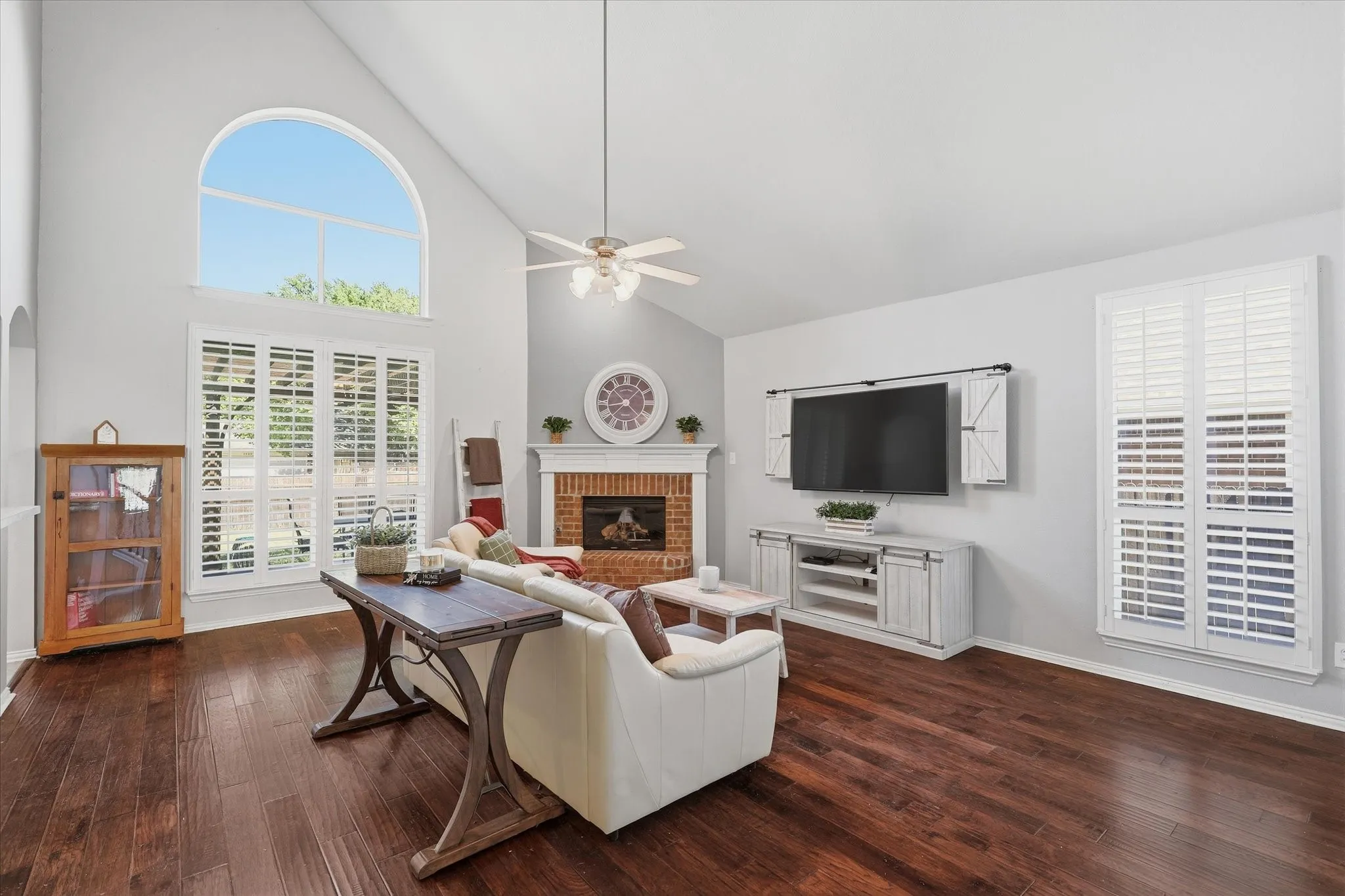 Single Family Residence For Sale in Denton County , 1574 Pleasant Valley Lane, Frisco, Texas 75036, 4 Bedroom, 3 Bathroom, 2 Garage spaces, 2,621 Sqft, built in 2004, mls#21392820, Real Estate Agent in Frisco, Homes For Sale in Denton county, Homes For Sale in Frisco, Realtor in Frisco Texas, Real Estate Brokerage Independent Realty Texas, Luminita Cordes Realtor