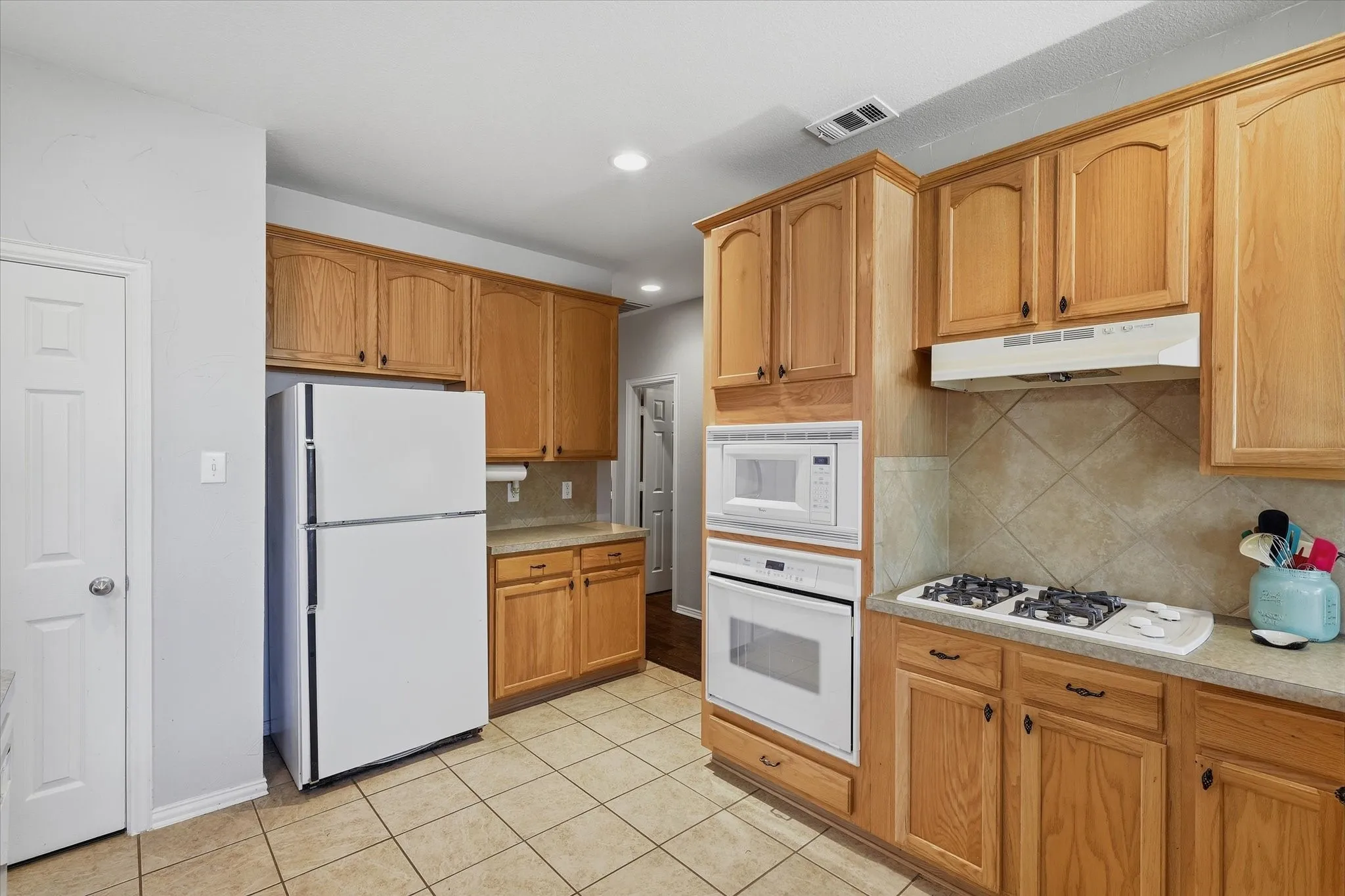 Single Family Residence For Sale in Denton County , 1574 Pleasant Valley Lane, Frisco, Texas 75036, 4 Bedroom, 3 Bathroom, 2 Garage spaces, 2,621 Sqft, built in 2004, mls#21392820, Real Estate Agent in Frisco, Homes For Sale in Denton county, Homes For Sale in Frisco, Realtor in Frisco Texas, Real Estate Brokerage Independent Realty Texas, Luminita Cordes Realtor