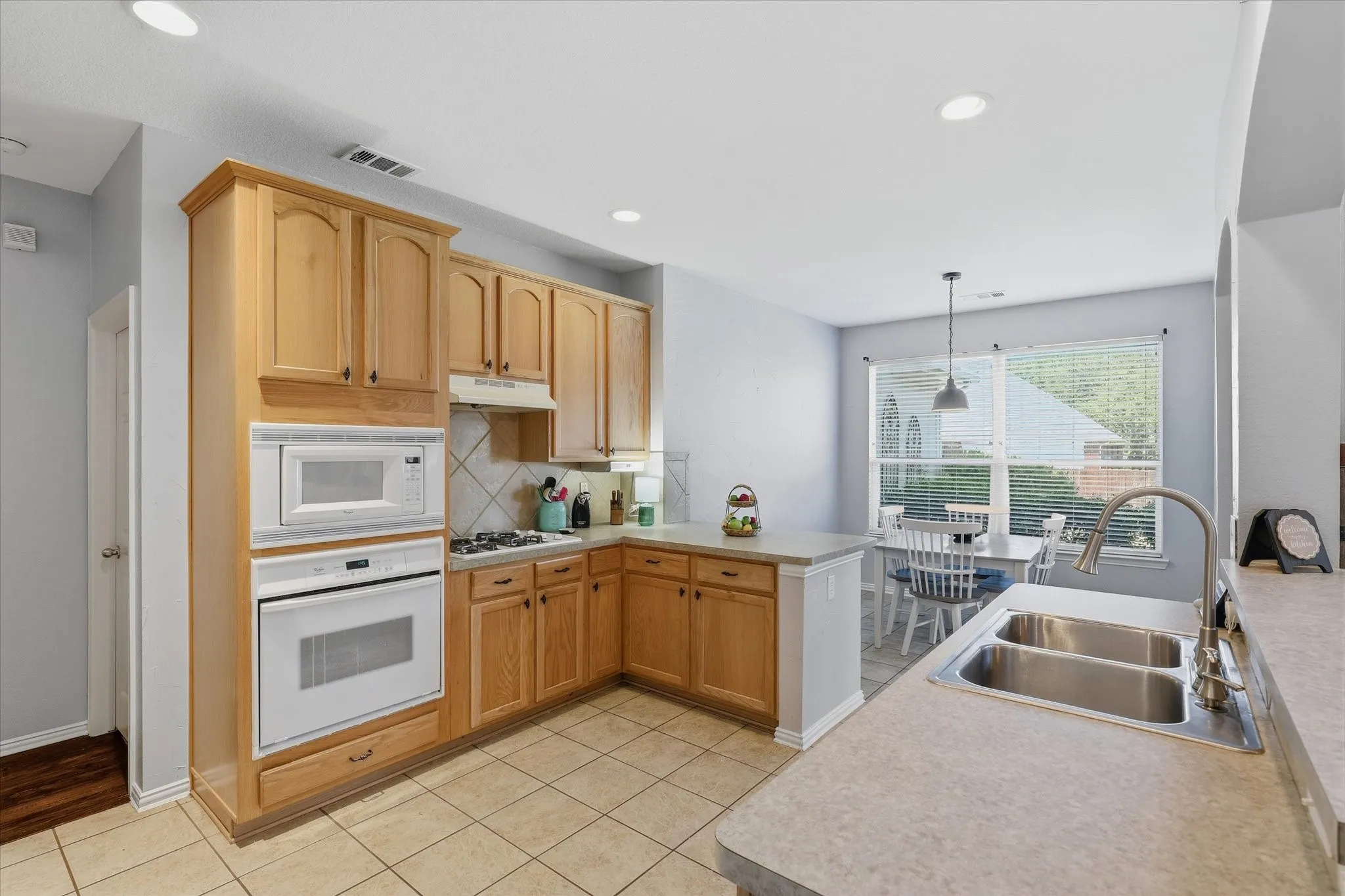 Single Family Residence For Sale in Denton County , 1574 Pleasant Valley Lane, Frisco, Texas 75036, 4 Bedroom, 3 Bathroom, 2 Garage spaces, 2,621 Sqft, built in 2004, mls#21392820, Real Estate Agent in Frisco, Homes For Sale in Denton county, Homes For Sale in Frisco, Realtor in Frisco Texas, Real Estate Brokerage Independent Realty Texas, Luminita Cordes Realtor