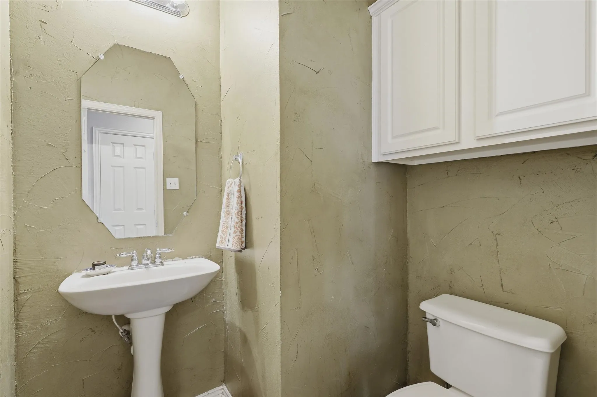 Single Family Residence For Sale in Denton County , 1574 Pleasant Valley Lane, Frisco, Texas 75036, 4 Bedroom, 3 Bathroom, 2 Garage spaces, 2,621 Sqft, built in 2004, mls#21392820, Real Estate Agent in Frisco, Homes For Sale in Denton county, Homes For Sale in Frisco, Realtor in Frisco Texas, Real Estate Brokerage Independent Realty Texas, Luminita Cordes Realtor