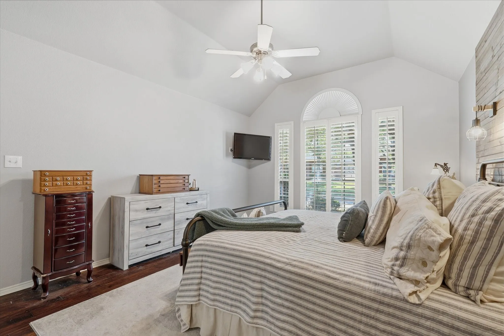 Single Family Residence For Sale in Denton County , 1574 Pleasant Valley Lane, Frisco, Texas 75036, 4 Bedroom, 3 Bathroom, 2 Garage spaces, 2,621 Sqft, built in 2004, mls#21392820, Real Estate Agent in Frisco, Homes For Sale in Denton county, Homes For Sale in Frisco, Realtor in Frisco Texas, Real Estate Brokerage Independent Realty Texas, Luminita Cordes Realtor