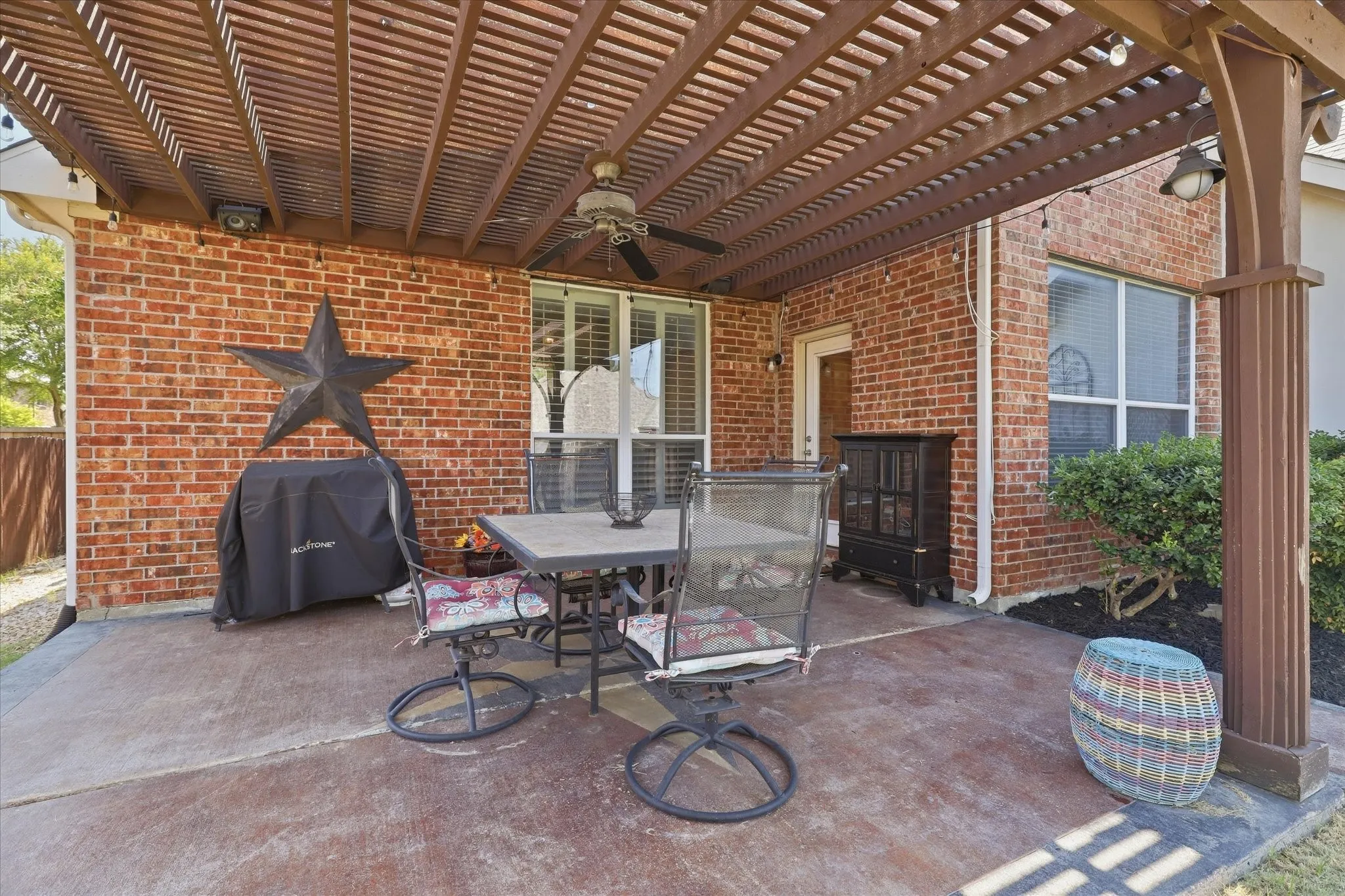 Single Family Residence For Sale in Denton County , 1574 Pleasant Valley Lane, Frisco, Texas 75036, 4 Bedroom, 3 Bathroom, 2 Garage spaces, 2,621 Sqft, built in 2004, mls#21392820, Real Estate Agent in Frisco, Homes For Sale in Denton county, Homes For Sale in Frisco, Realtor in Frisco Texas, Real Estate Brokerage Independent Realty Texas, Luminita Cordes Realtor