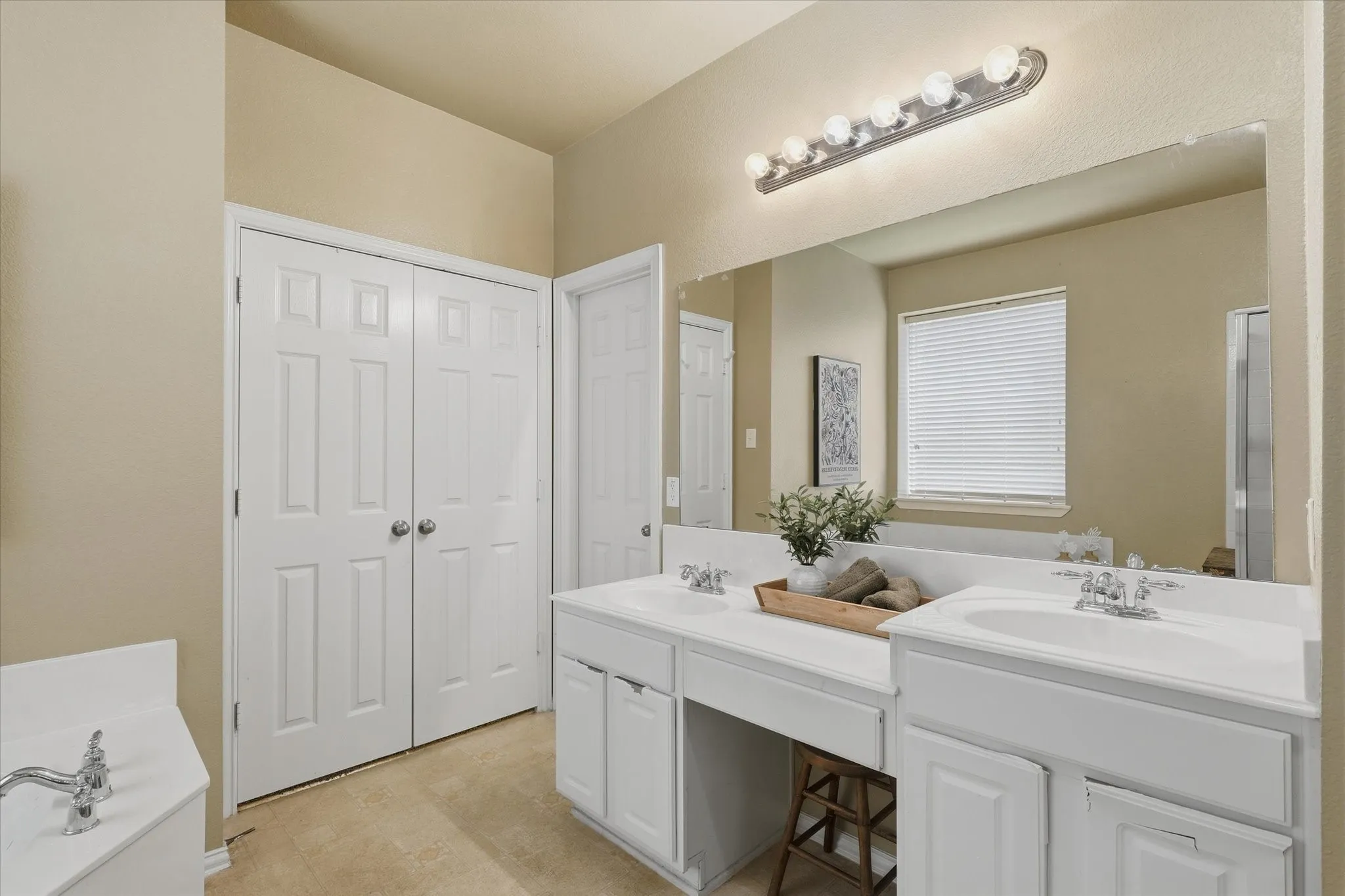 Single Family Residence For Sale in Denton County , 1574 Pleasant Valley Lane, Frisco, Texas 75036, 4 Bedroom, 3 Bathroom, 2 Garage spaces, 2,621 Sqft, built in 2004, mls#21392820, Real Estate Agent in Frisco, Homes For Sale in Denton county, Homes For Sale in Frisco, Realtor in Frisco Texas, Real Estate Brokerage Independent Realty Texas, Luminita Cordes Realtor