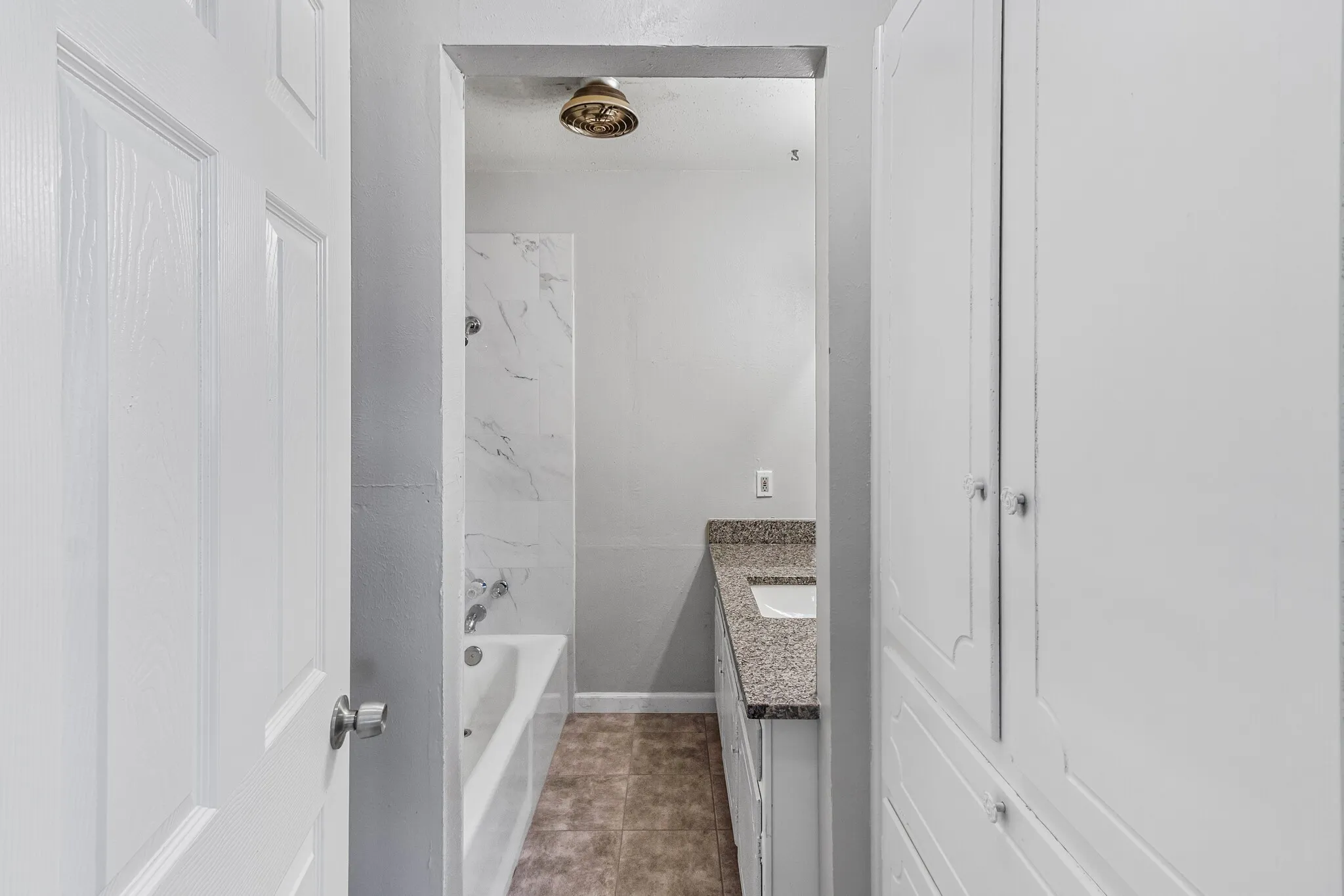 Single Family Residence For Rent in Tarrant County , 3241 Oak Timber Drive, Forest Hill, Texas 76119, 4 Bedroom, 2 Bathroom, 2 Garage spaces, 1,536 Sqft, built in 1968, mls#21394002, Real Estate Agent in Forest Hill, Homes For Rent in Tarrant county, Homes For Rent in Forest Hill, Realtor in Forest Hill Texas, Real Estate Brokerage Independent Realty Texas, Luminita Cordes Realtor