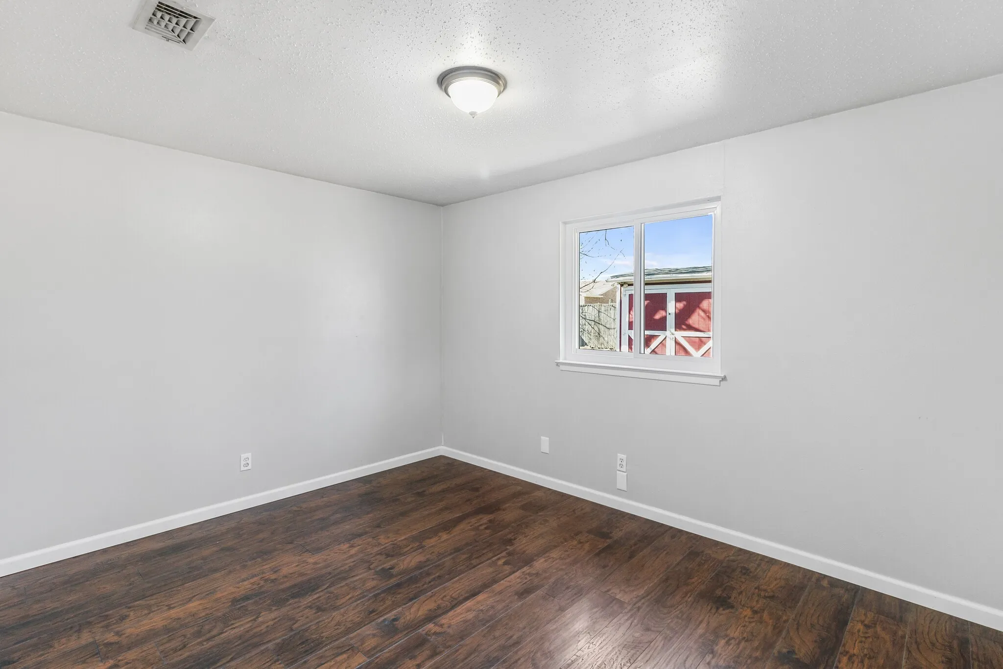 Single Family Residence For Rent in Tarrant County , 3241 Oak Timber Drive, Forest Hill, Texas 76119, 4 Bedroom, 2 Bathroom, 2 Garage spaces, 1,536 Sqft, built in 1968, mls#21394002, Real Estate Agent in Forest Hill, Homes For Rent in Tarrant county, Homes For Rent in Forest Hill, Realtor in Forest Hill Texas, Real Estate Brokerage Independent Realty Texas, Luminita Cordes Realtor