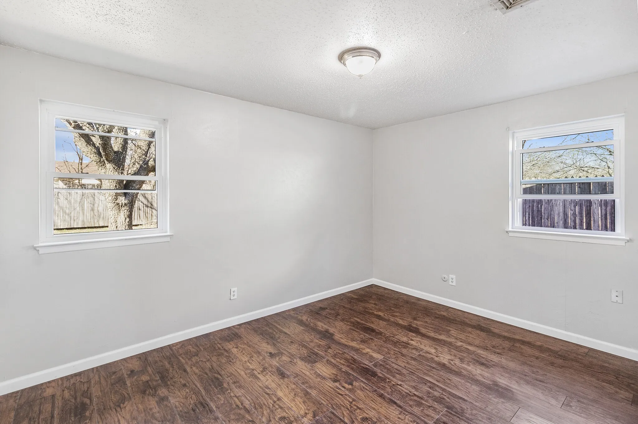 Single Family Residence For Rent in Tarrant County , 3241 Oak Timber Drive, Forest Hill, Texas 76119, 4 Bedroom, 2 Bathroom, 2 Garage spaces, 1,536 Sqft, built in 1968, mls#21394002, Real Estate Agent in Forest Hill, Homes For Rent in Tarrant county, Homes For Rent in Forest Hill, Realtor in Forest Hill Texas, Real Estate Brokerage Independent Realty Texas, Luminita Cordes Realtor