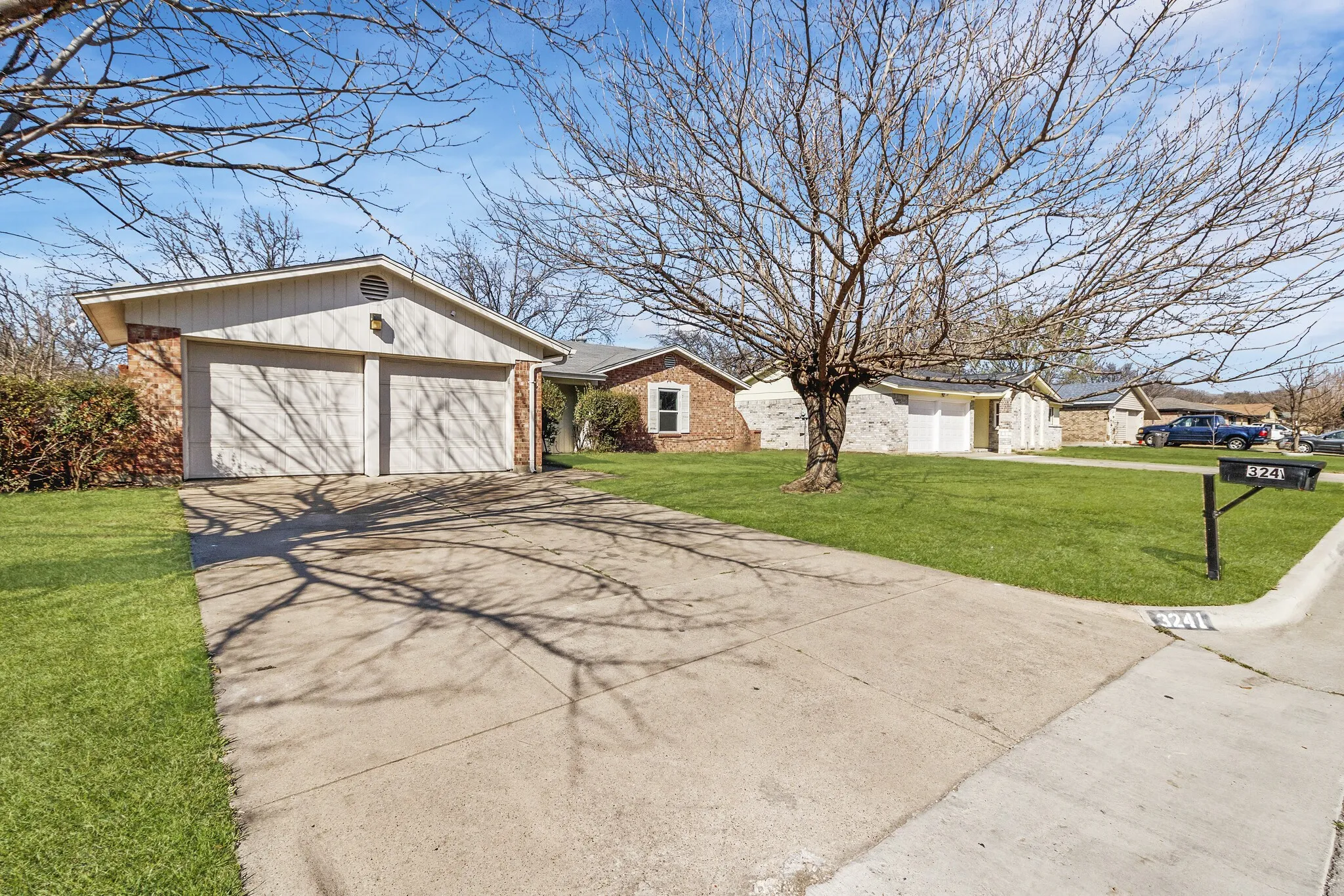 Single Family Residence For Rent in Tarrant County , 3241 Oak Timber Drive, Forest Hill, Texas 76119, 4 Bedroom, 2 Bathroom, 2 Garage spaces, 1,536 Sqft, built in 1968, mls#21394002, Real Estate Agent in Forest Hill, Homes For Rent in Tarrant county, Homes For Rent in Forest Hill, Realtor in Forest Hill Texas, Real Estate Brokerage Independent Realty Texas, Luminita Cordes Realtor