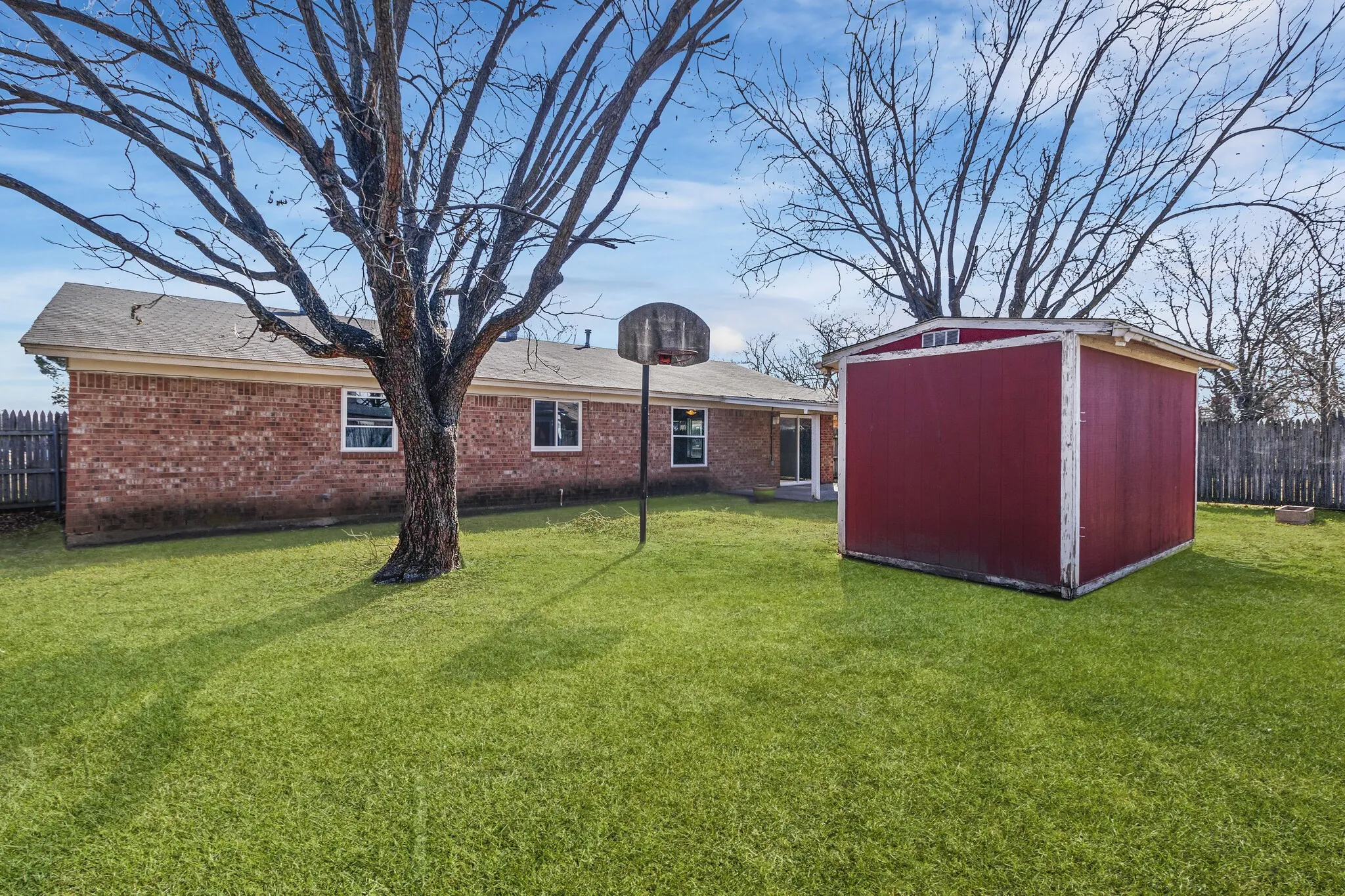 Single Family Residence For Rent in Tarrant County , 3241 Oak Timber Drive, Forest Hill, Texas 76119, 4 Bedroom, 2 Bathroom, 2 Garage spaces, 1,536 Sqft, built in 1968, mls#21394002, Real Estate Agent in Forest Hill, Homes For Rent in Tarrant county, Homes For Rent in Forest Hill, Realtor in Forest Hill Texas, Real Estate Brokerage Independent Realty Texas, Luminita Cordes Realtor