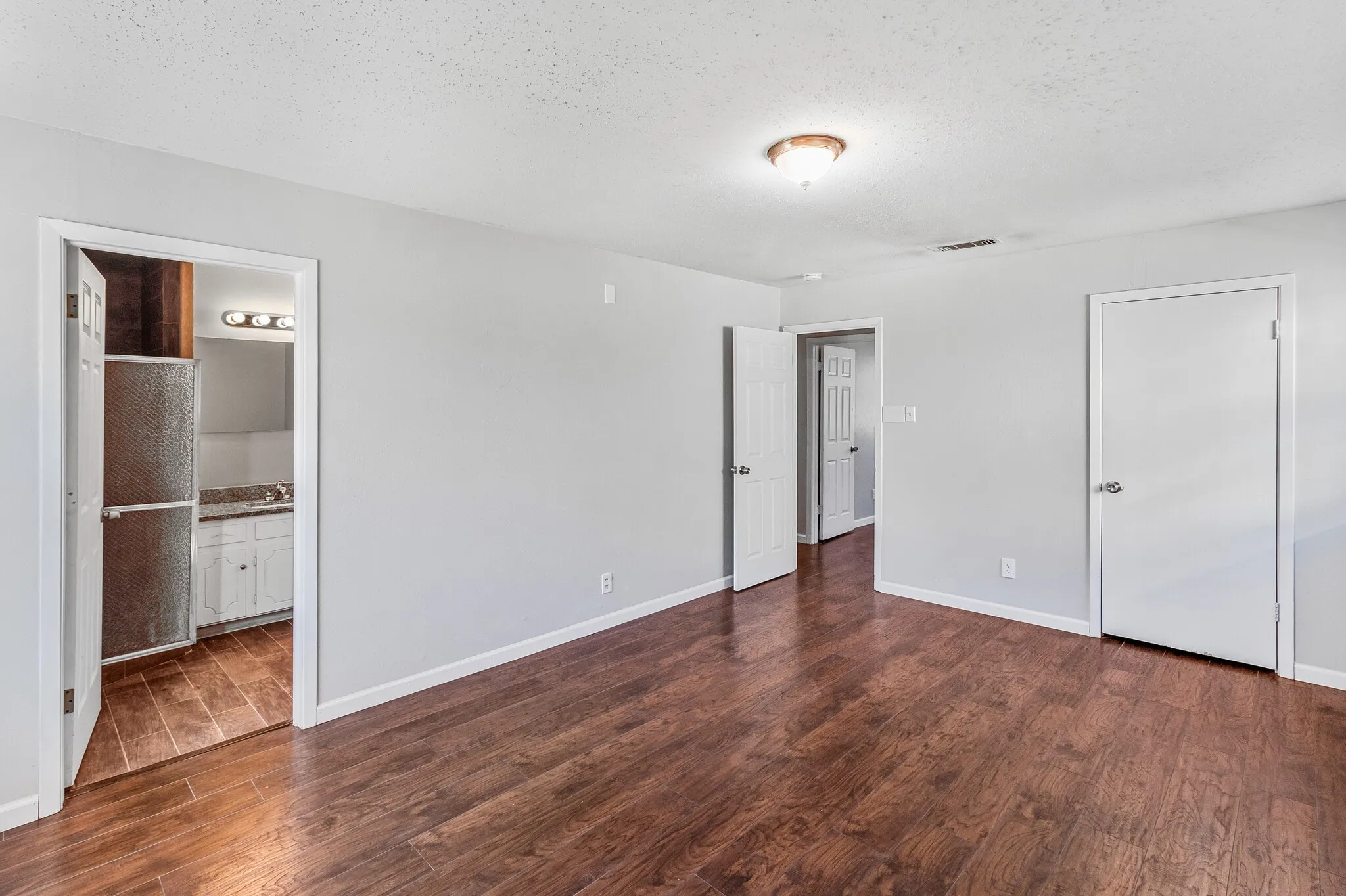 Single Family Residence For Rent in Tarrant County , 3241 Oak Timber Drive, Forest Hill, Texas 76119, 4 Bedroom, 2 Bathroom, 2 Garage spaces, 1,536 Sqft, built in 1968, mls#21394002, Real Estate Agent in Forest Hill, Homes For Rent in Tarrant county, Homes For Rent in Forest Hill, Realtor in Forest Hill Texas, Real Estate Brokerage Independent Realty Texas, Luminita Cordes Realtor