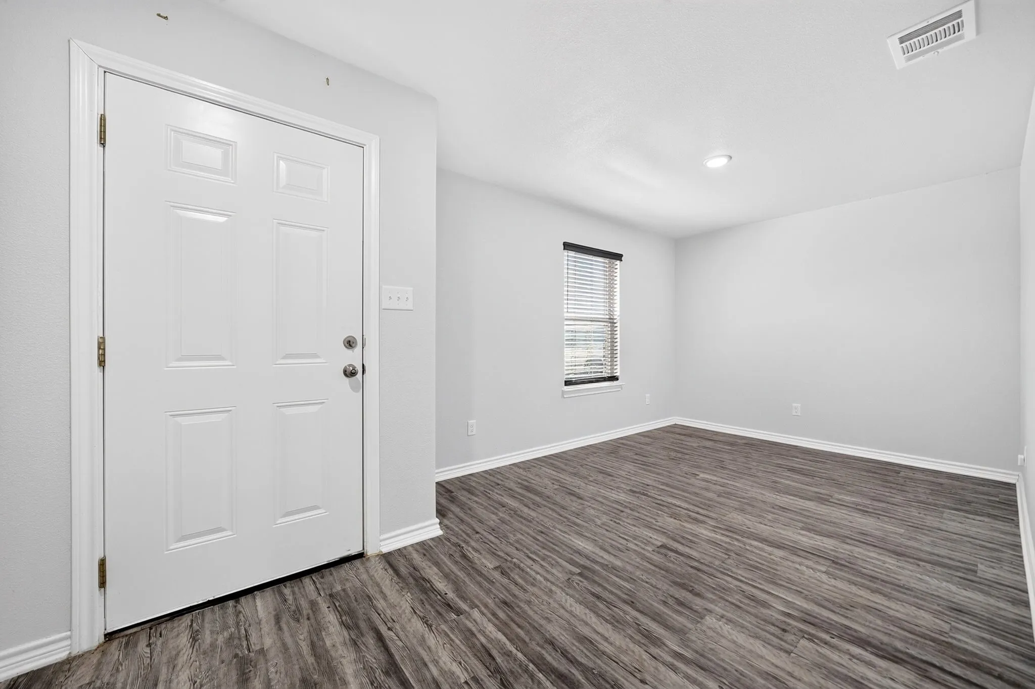 Single Family Residence For Sale in Kaufman County , 18251 County Road 4001, Mabank, Texas 75147, 3 Bedroom, 2 Bathroom, 2 Garage spaces, 1,586 Sqft, built in 2023, mls#21377630, Real Estate Agent in Mabank, Homes For Sale in Kaufman county, Homes For Sale in Mabank, Realtor in Mabank Texas, Real Estate Brokerage Independent Realty Texas, Luminita Cordes Realtor