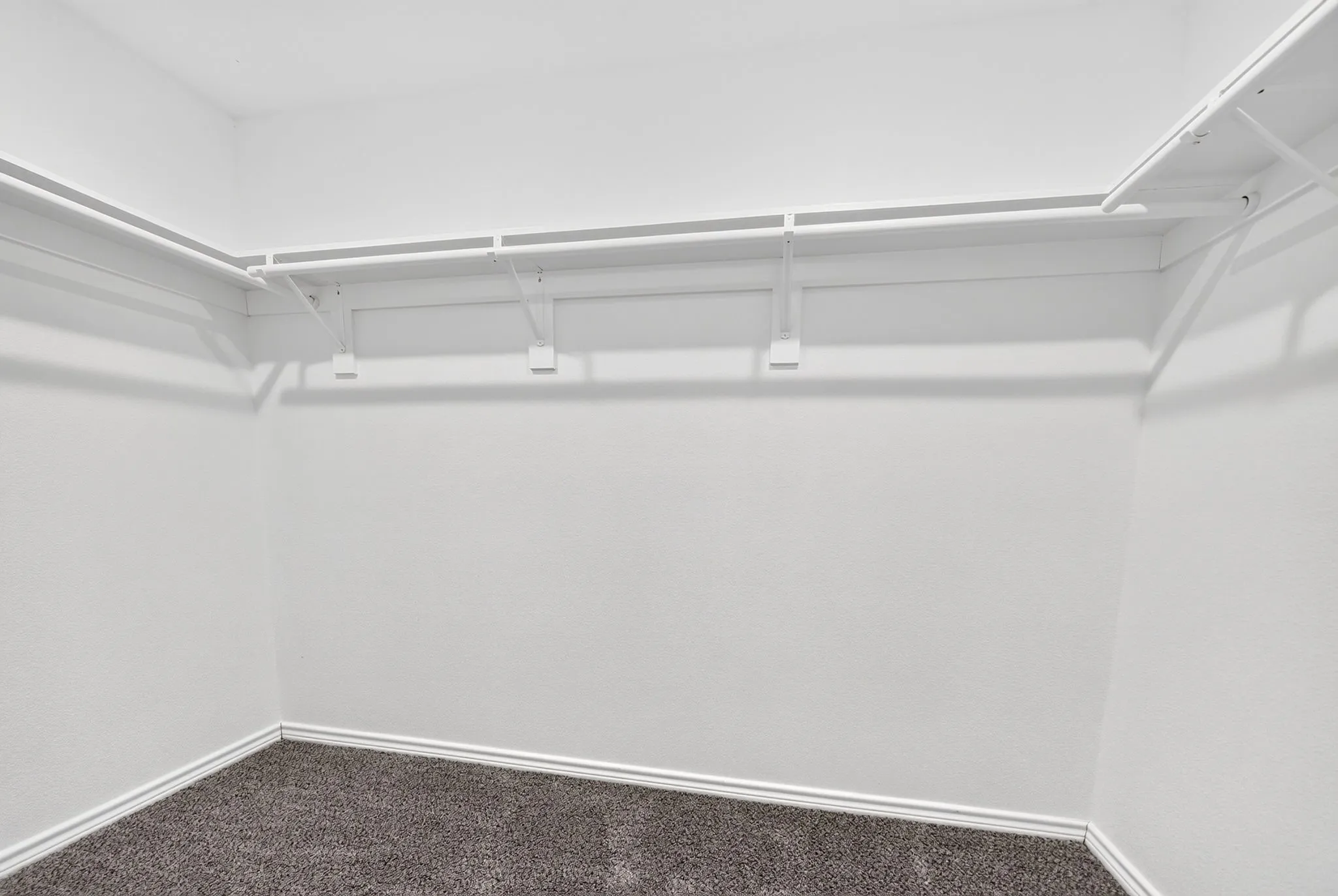 Integrated shelving and hanging rods