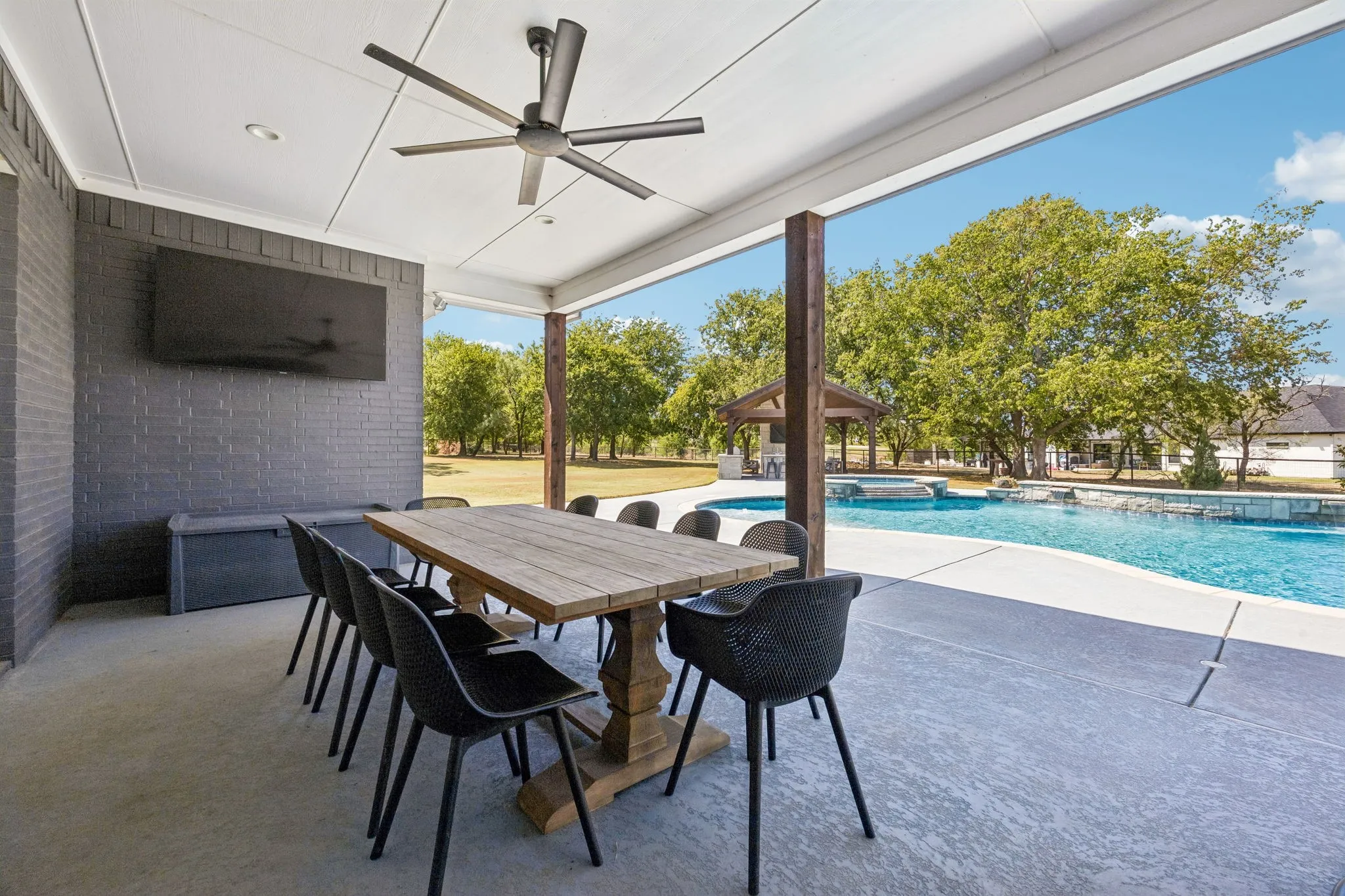 Single Family Residence For Sale in Tarrant County , 8201 Cutter Corral Court, Fort Worth, Texas 76126, 4 Bedroom, 4 Bathroom, 2 Garage spaces, 2,744 Sqft, built in 2021, mls#21393073, Real Estate Agent in Fort Worth, Homes For Sale in Tarrant county, Homes For Sale in Fort Worth, Realtor in Fort Worth Texas, Real Estate Brokerage Independent Realty Texas, Luminita Cordes Realtor