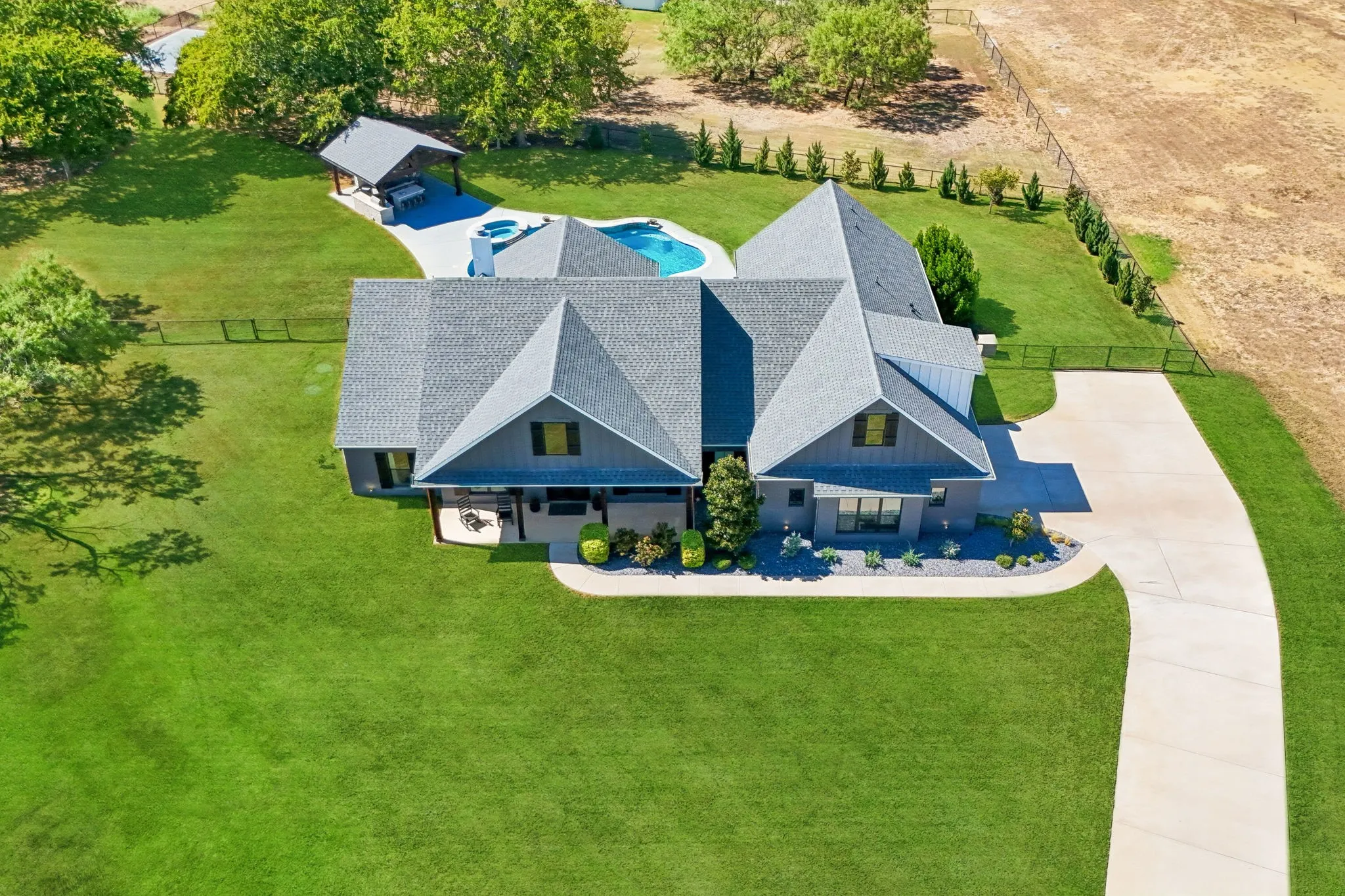 Single Family Residence For Sale in Tarrant County , 8201 Cutter Corral Court, Fort Worth, Texas 76126, 4 Bedroom, 4 Bathroom, 2 Garage spaces, 2,744 Sqft, built in 2021, mls#21393073, Real Estate Agent in Fort Worth, Homes For Sale in Tarrant county, Homes For Sale in Fort Worth, Realtor in Fort Worth Texas, Real Estate Brokerage Independent Realty Texas, Luminita Cordes Realtor