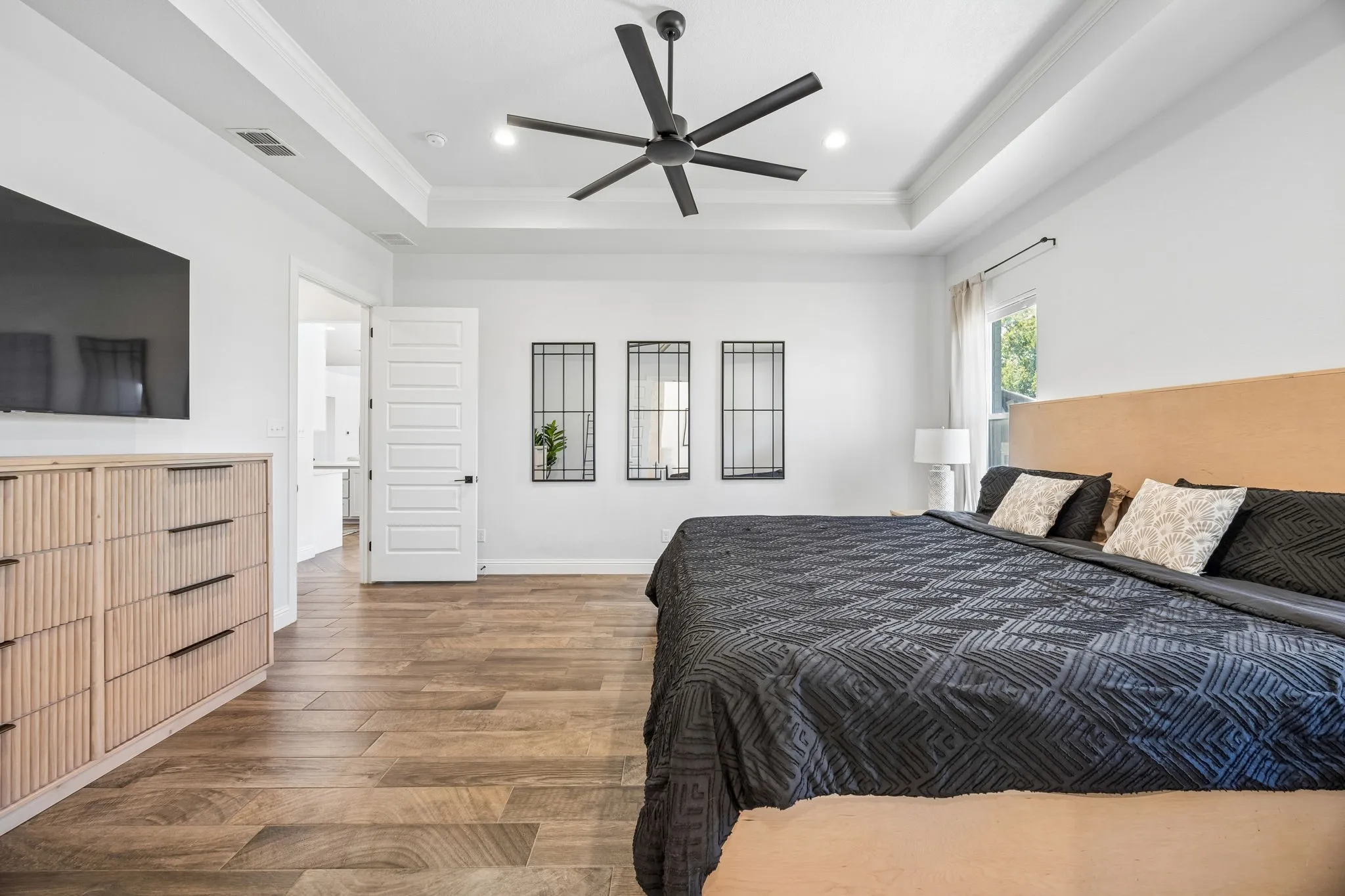 Single Family Residence For Sale in Tarrant County , 8201 Cutter Corral Court, Fort Worth, Texas 76126, 4 Bedroom, 4 Bathroom, 2 Garage spaces, 2,744 Sqft, built in 2021, mls#21393073, Real Estate Agent in Fort Worth, Homes For Sale in Tarrant county, Homes For Sale in Fort Worth, Realtor in Fort Worth Texas, Real Estate Brokerage Independent Realty Texas, Luminita Cordes Realtor