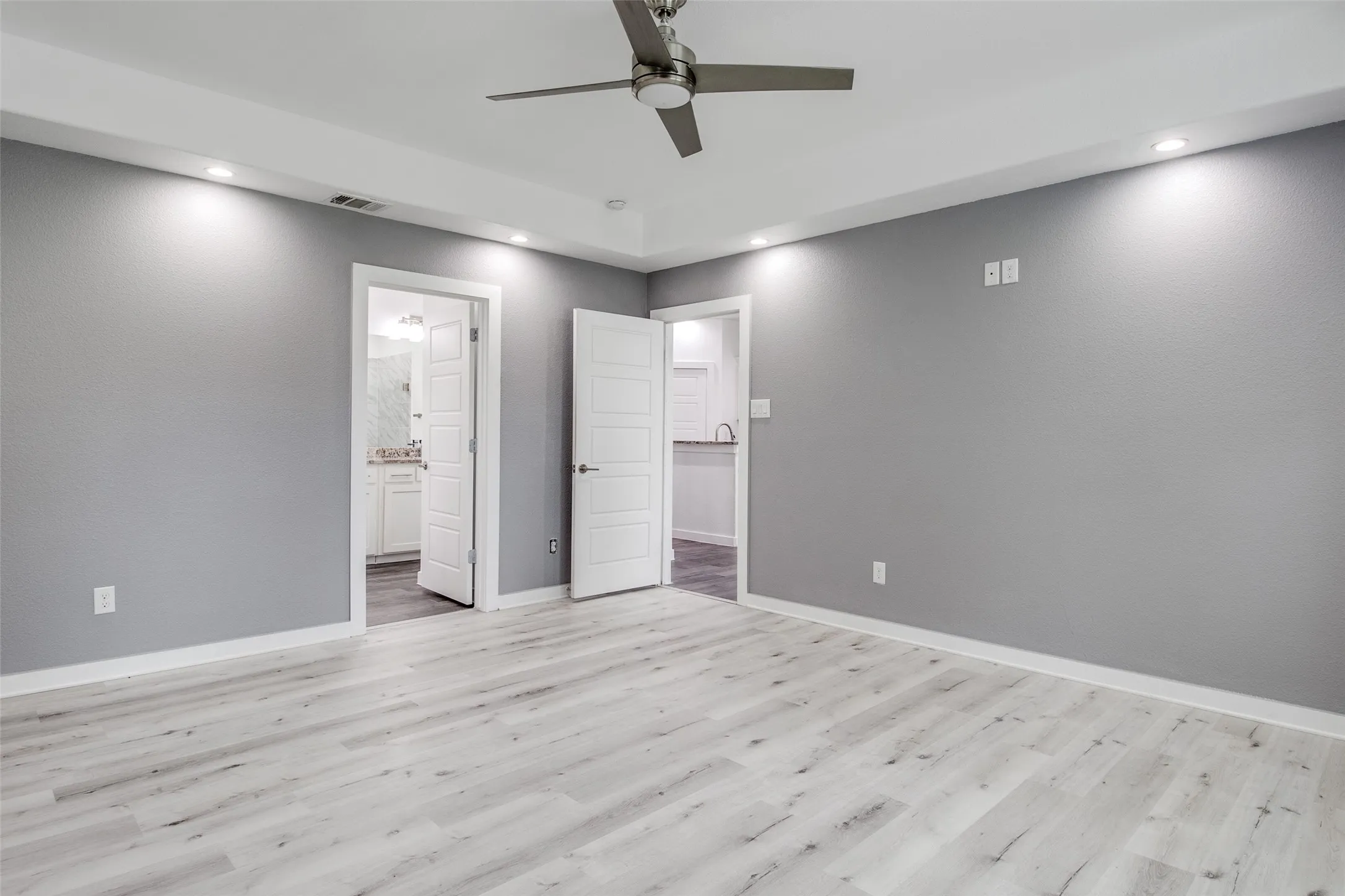 Single Family Residence For Rent in Dallas County , 3615 Pueblo Street, Dallas, Texas 75212, 5 Bedroom, 3 Bathroom, 1 Garage spaces, 2,227 Sqft, built in 2018, mls#21394025, Real Estate Agent in Dallas, Homes For Rent in Dallas county, Homes For Rent in Dallas, Realtor in Dallas Texas, Real Estate Brokerage Independent Realty Texas, Luminita Cordes Realtor